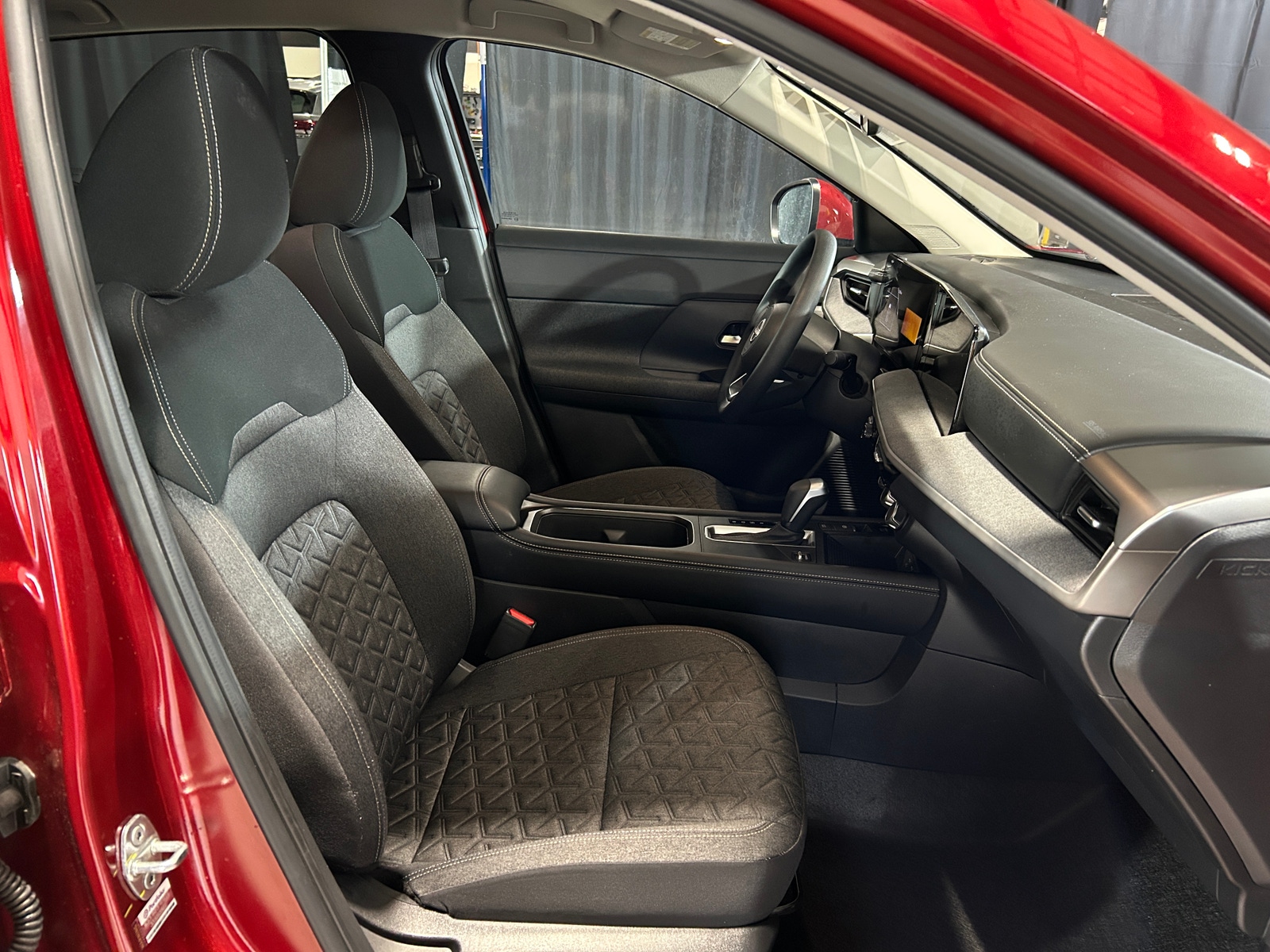 Thumbnail: 2025 Nissan Kicks - 2