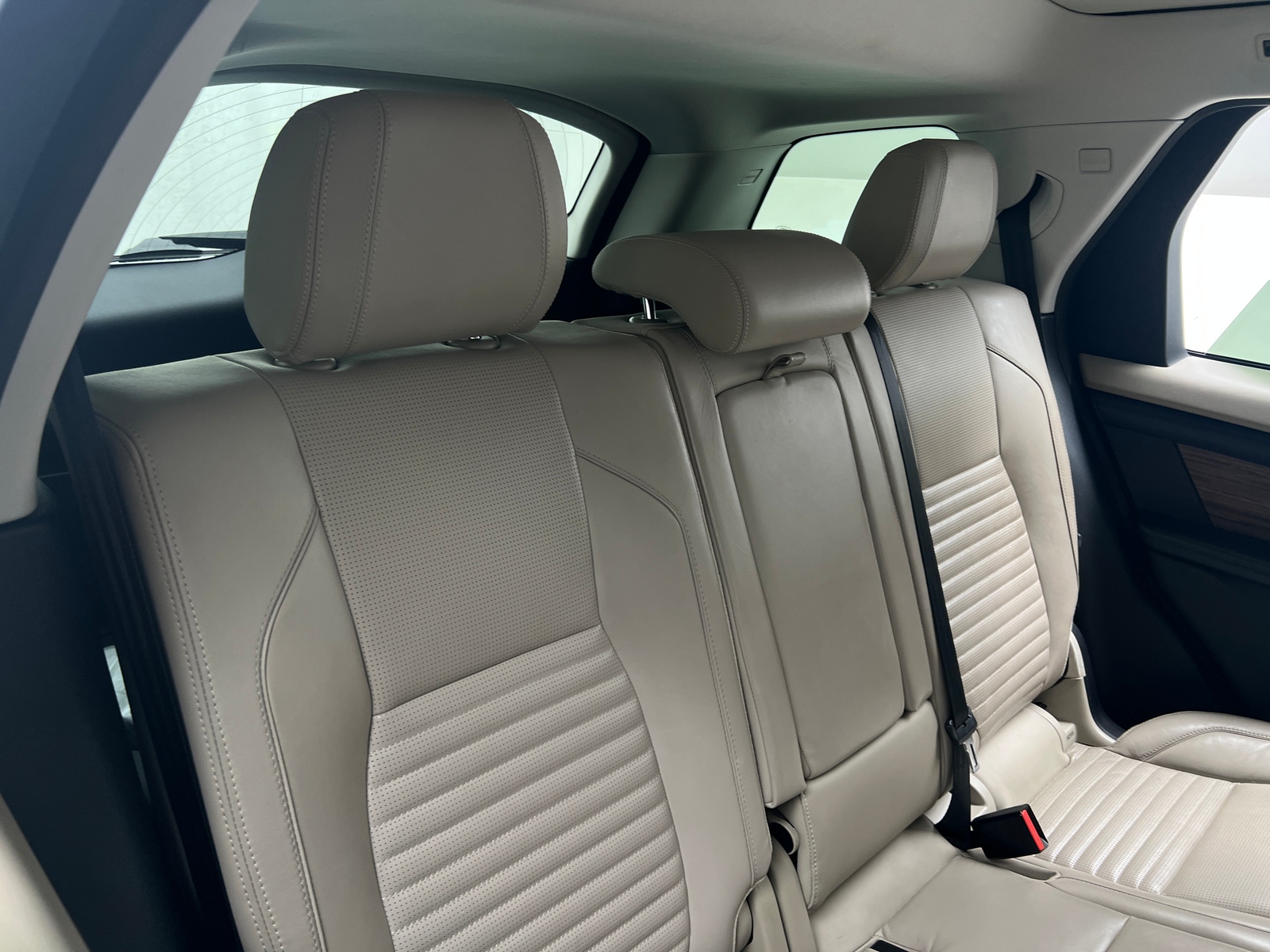 Thumbnail: 2020 Land Rover Discovery Sport - 5