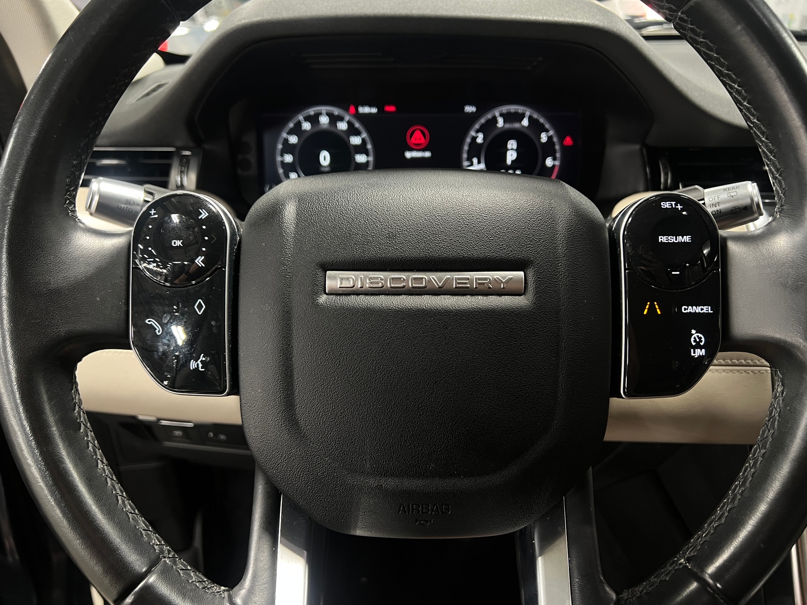 Thumbnail: 2020 Land Rover Discovery Sport - 4