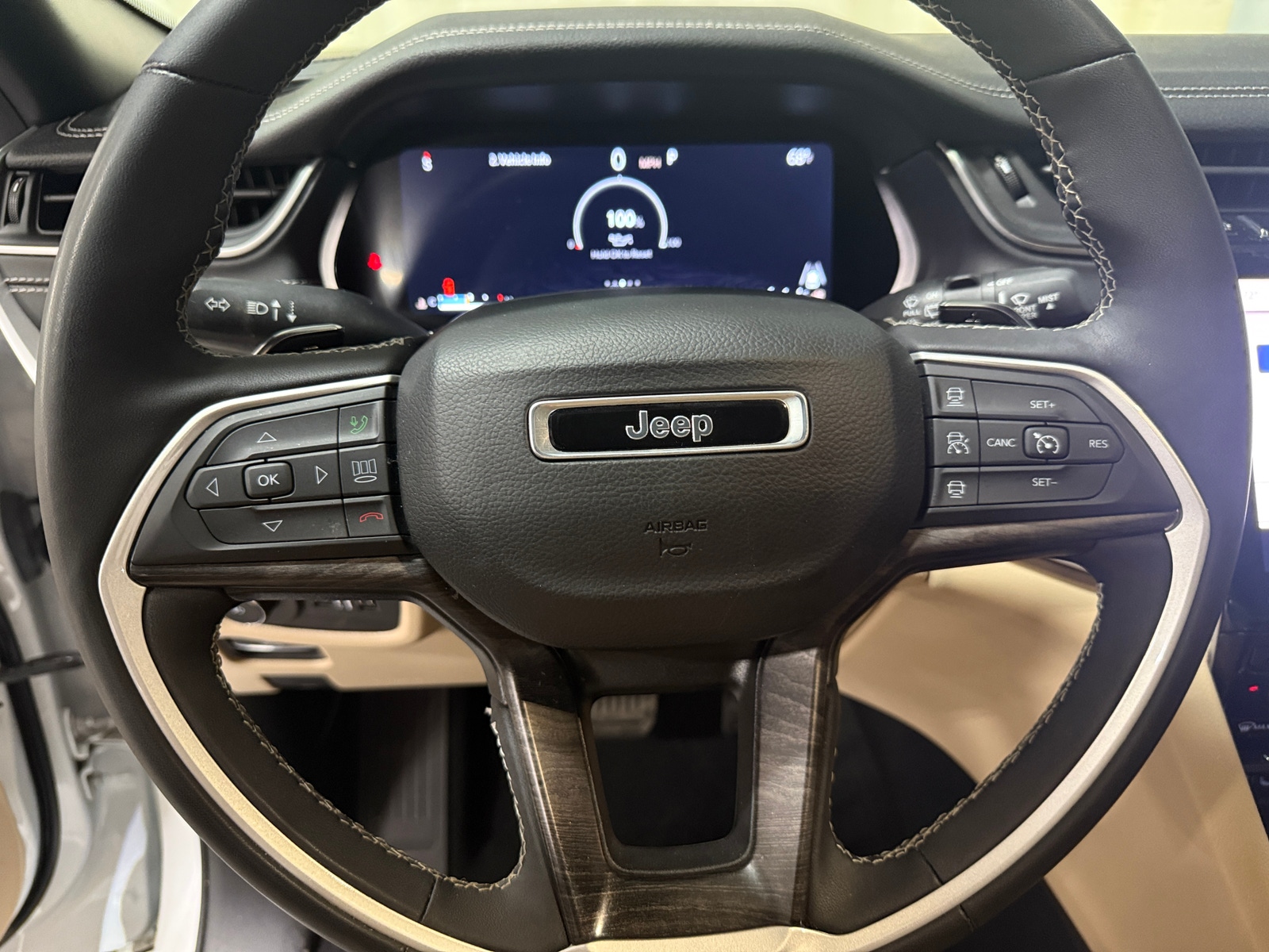 Thumbnail: 2023 Jeep Grand Cherokee L - 4