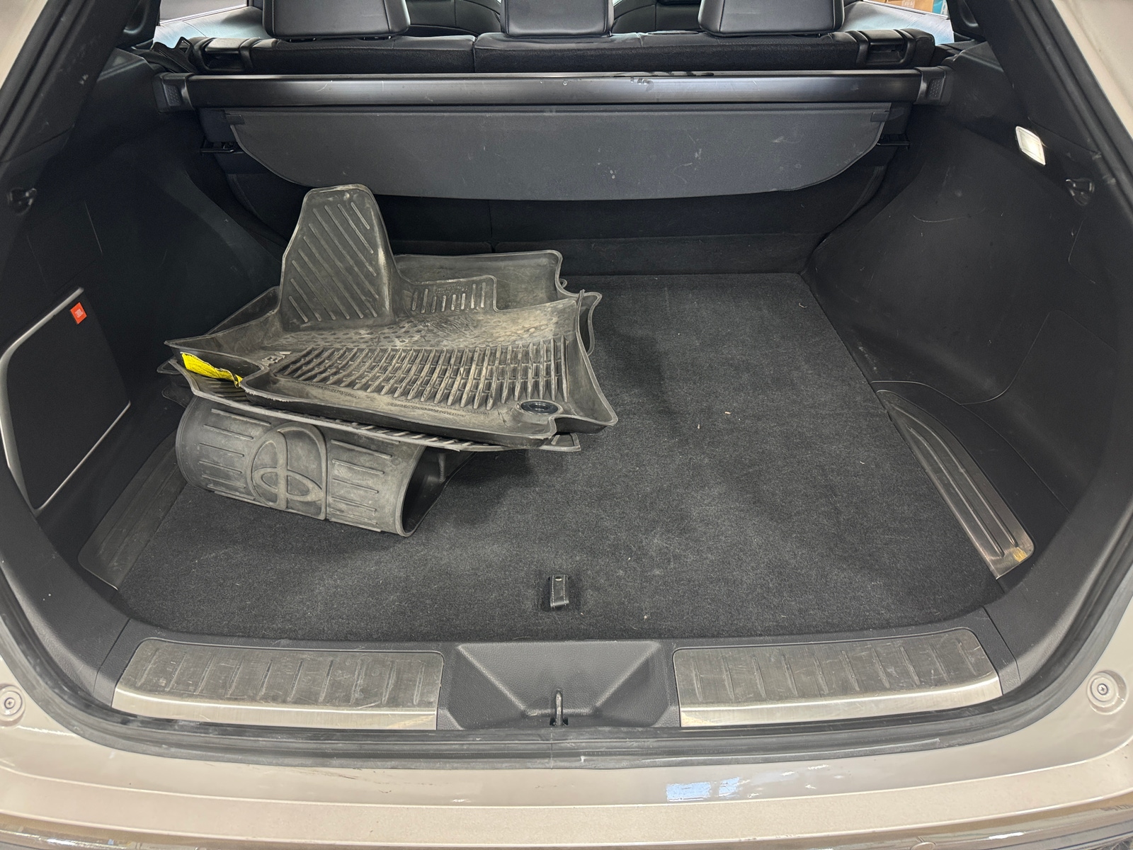 Thumbnail: 2021 Toyota Venza - 6