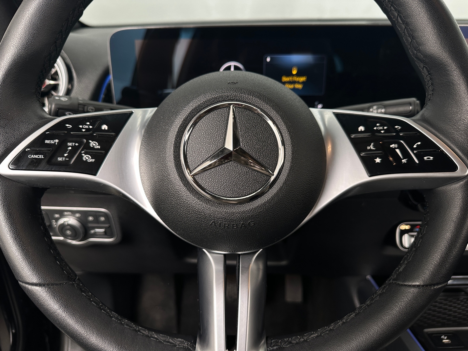 Thumbnail: 2025 Mercedes-Benz GLB - 4