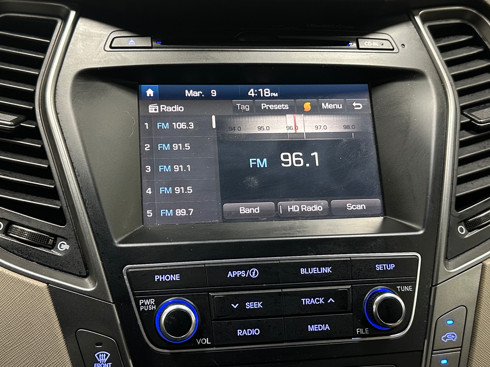 Thumbnail: 2017 Hyundai Santa Fe - 4