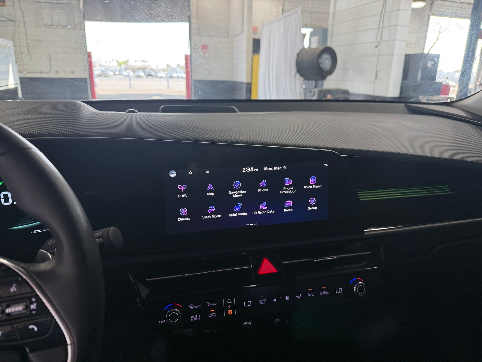 Thumbnail: 2023 Kia Niro - 4