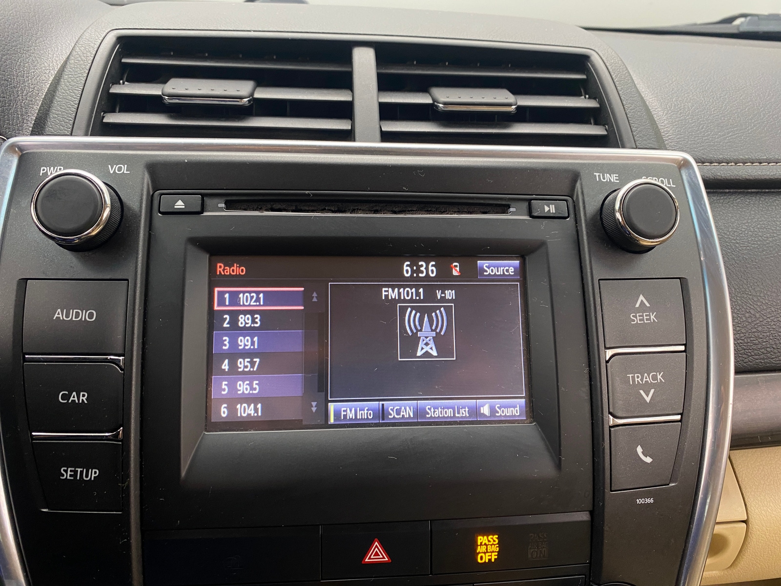 Thumbnail: 2015 Toyota Camry - 4