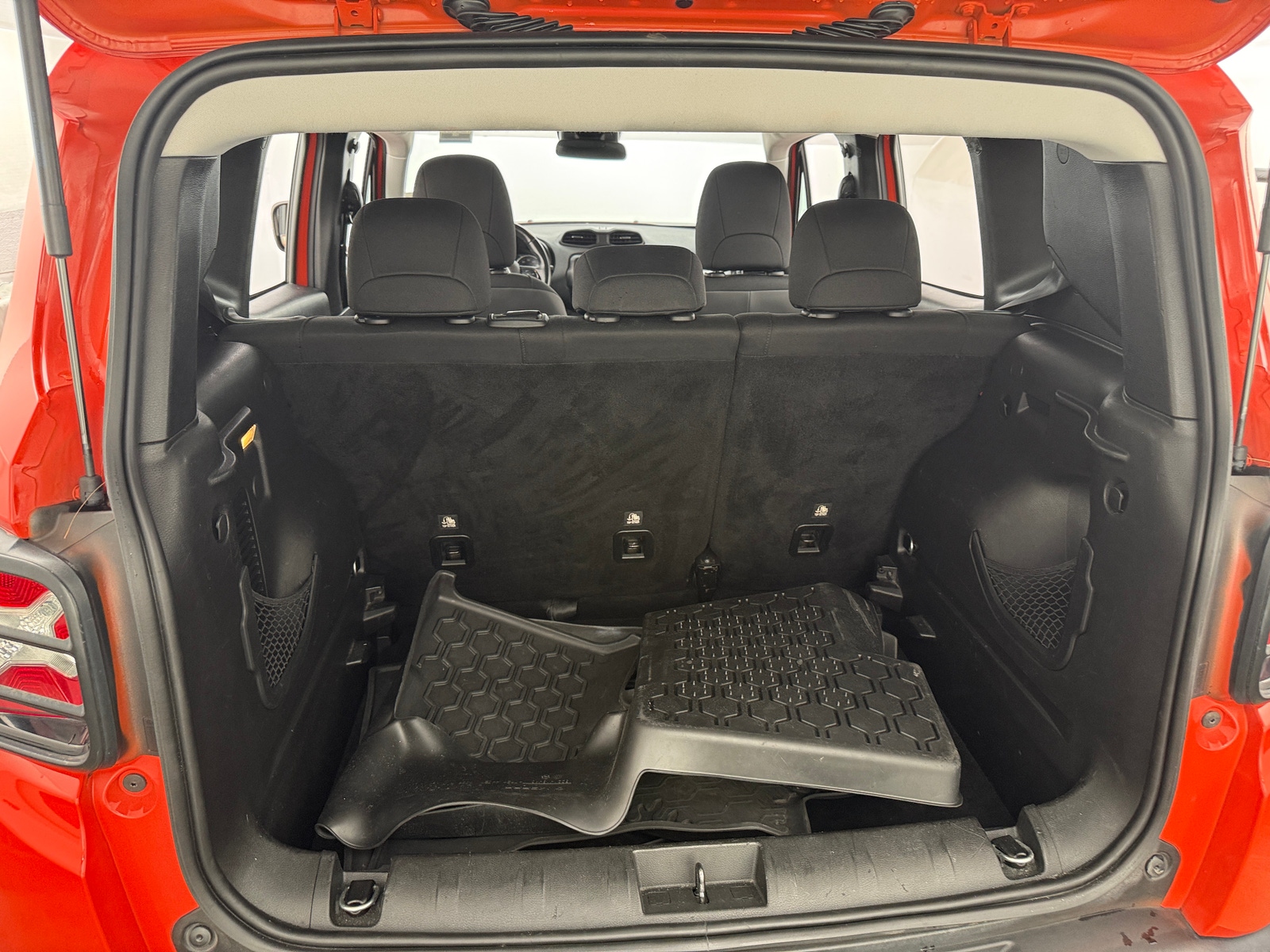 Thumbnail: 2018 Jeep Renegade - 7