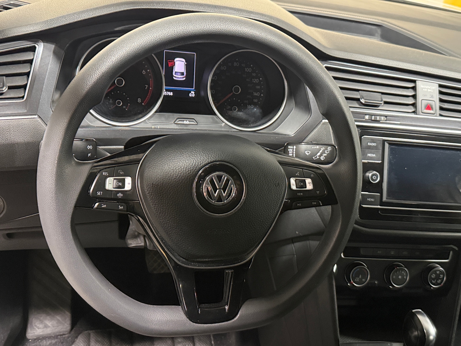 Thumbnail: 2020 Volkswagen Tiguan - 5