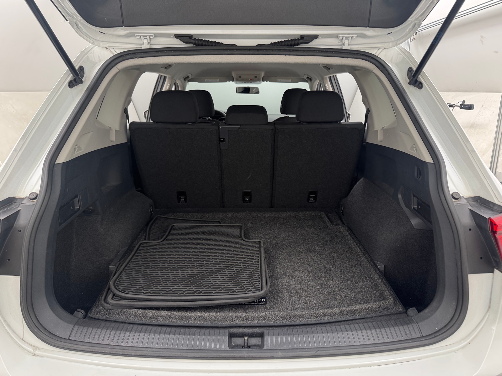 Thumbnail: 2020 Volkswagen Tiguan - 7