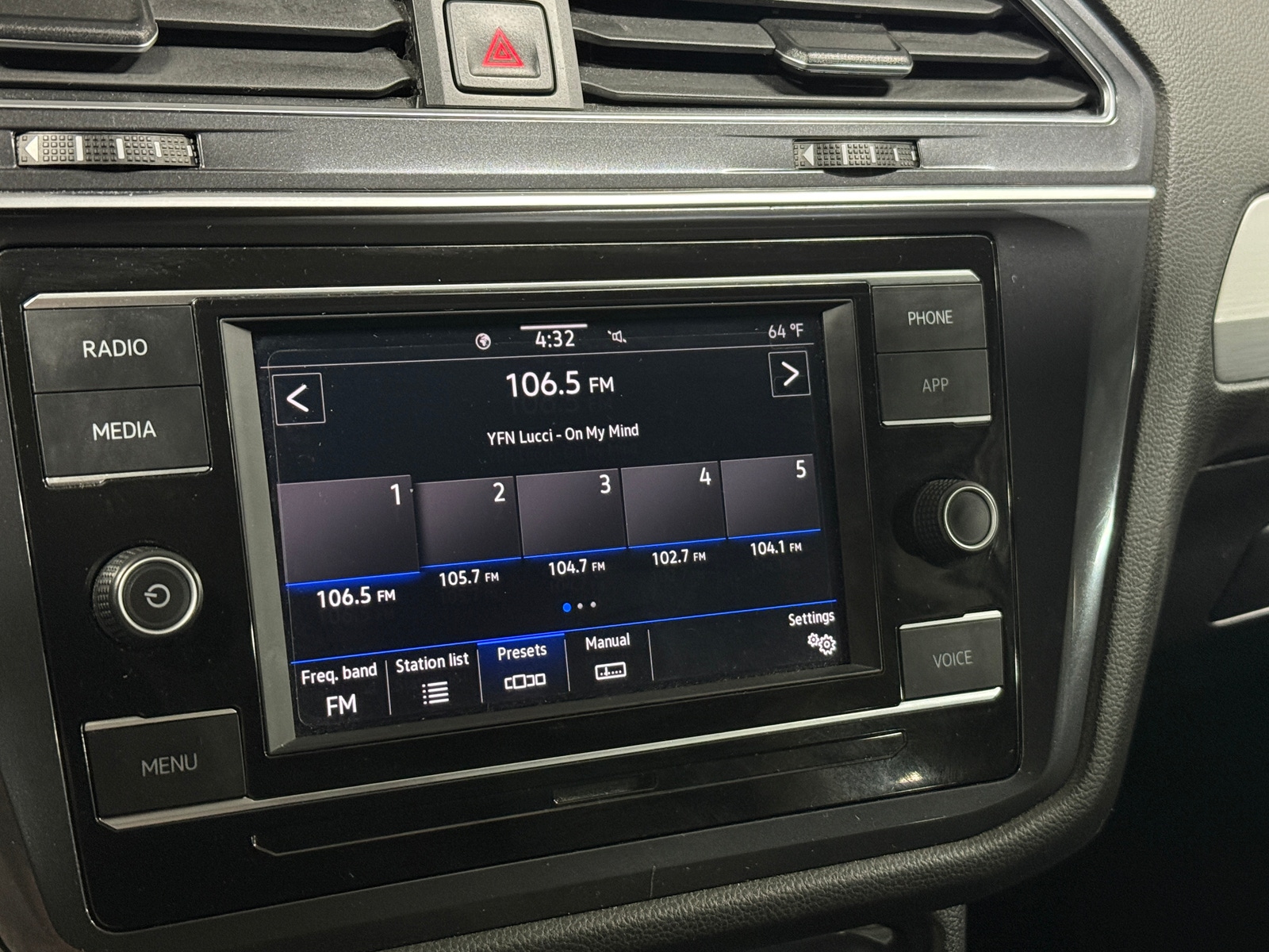 Thumbnail: 2020 Volkswagen Tiguan - 4