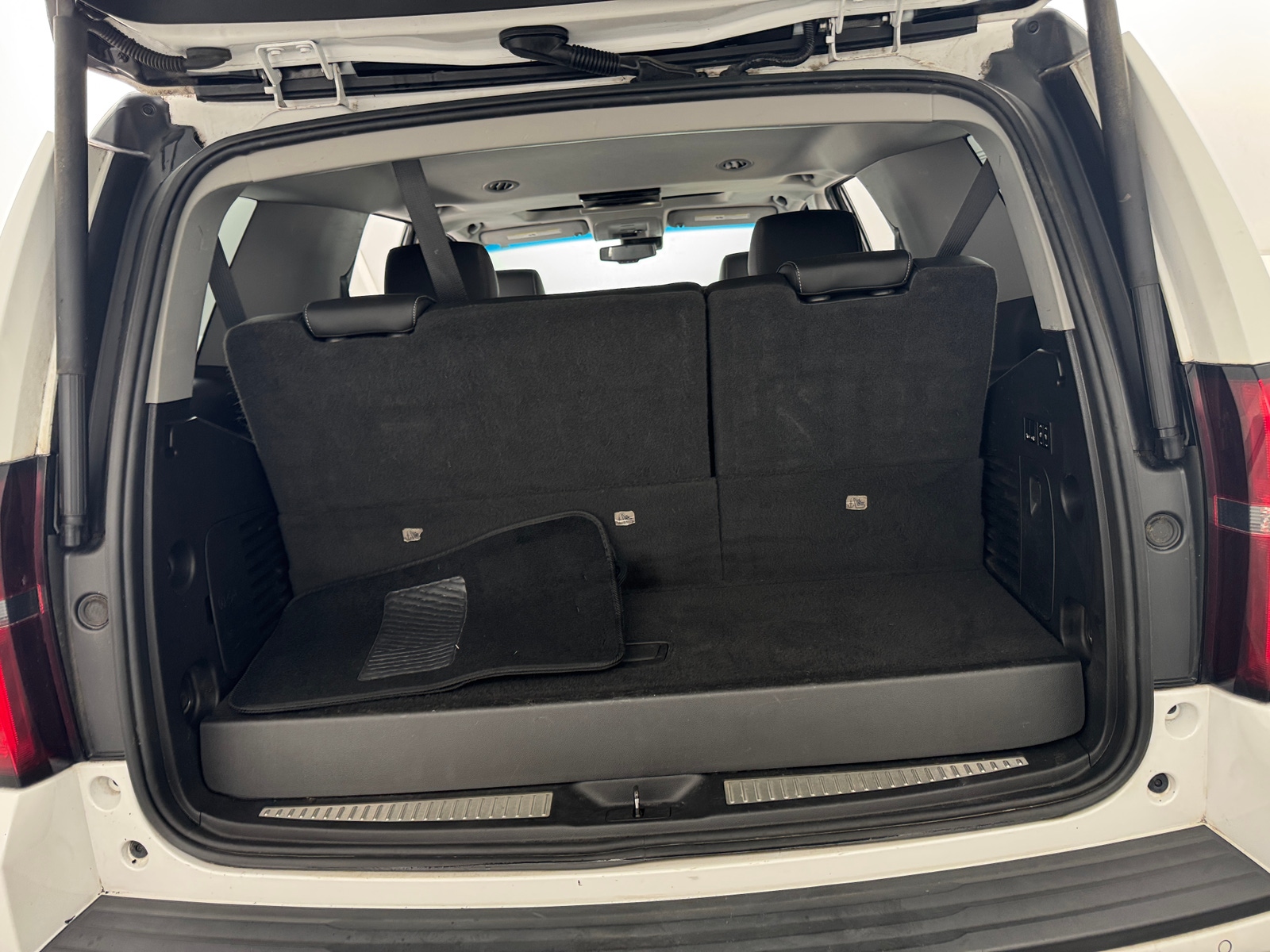 Thumbnail: 2019 Chevrolet Tahoe - 6