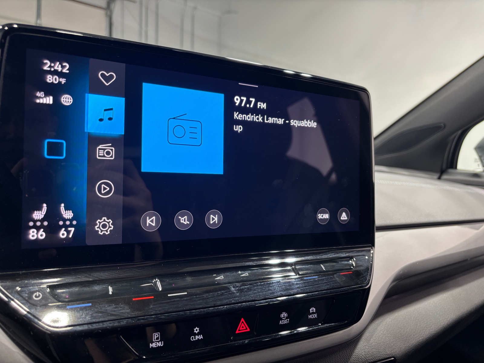 Thumbnail: 2023 Volkswagen ID.4 - 3