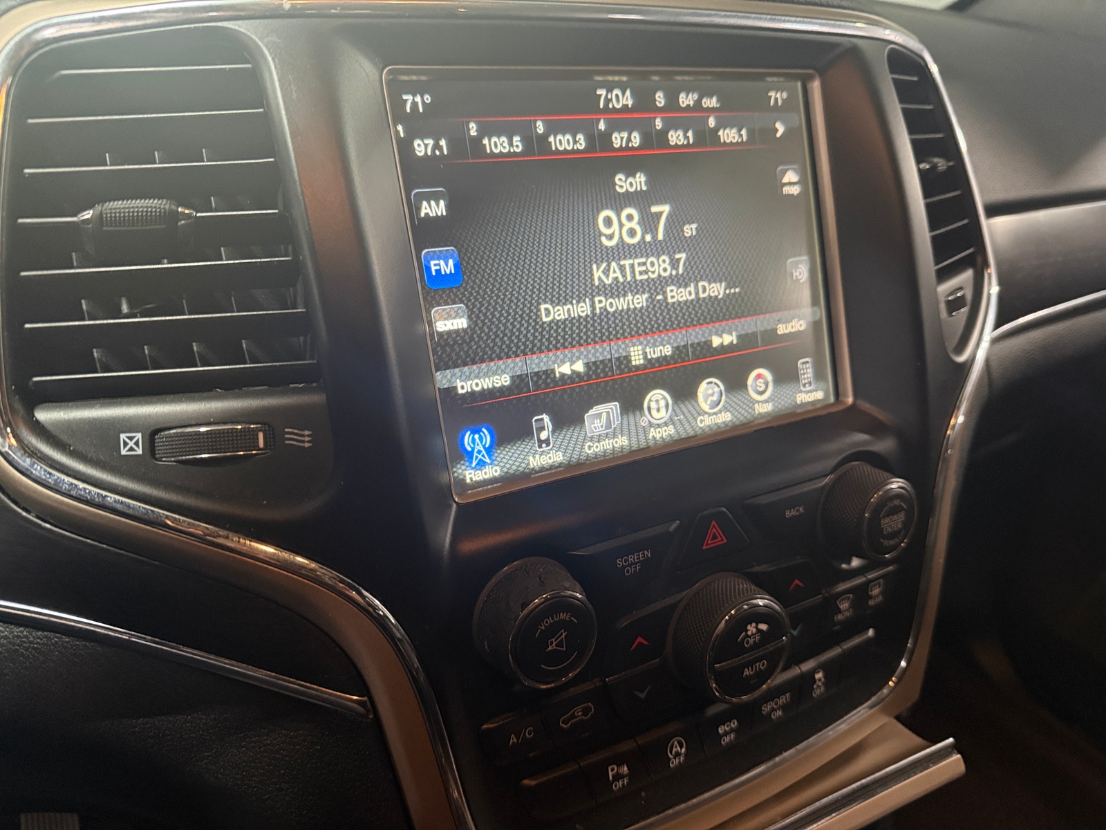 Thumbnail: 2017 Jeep Grand Cherokee - 3