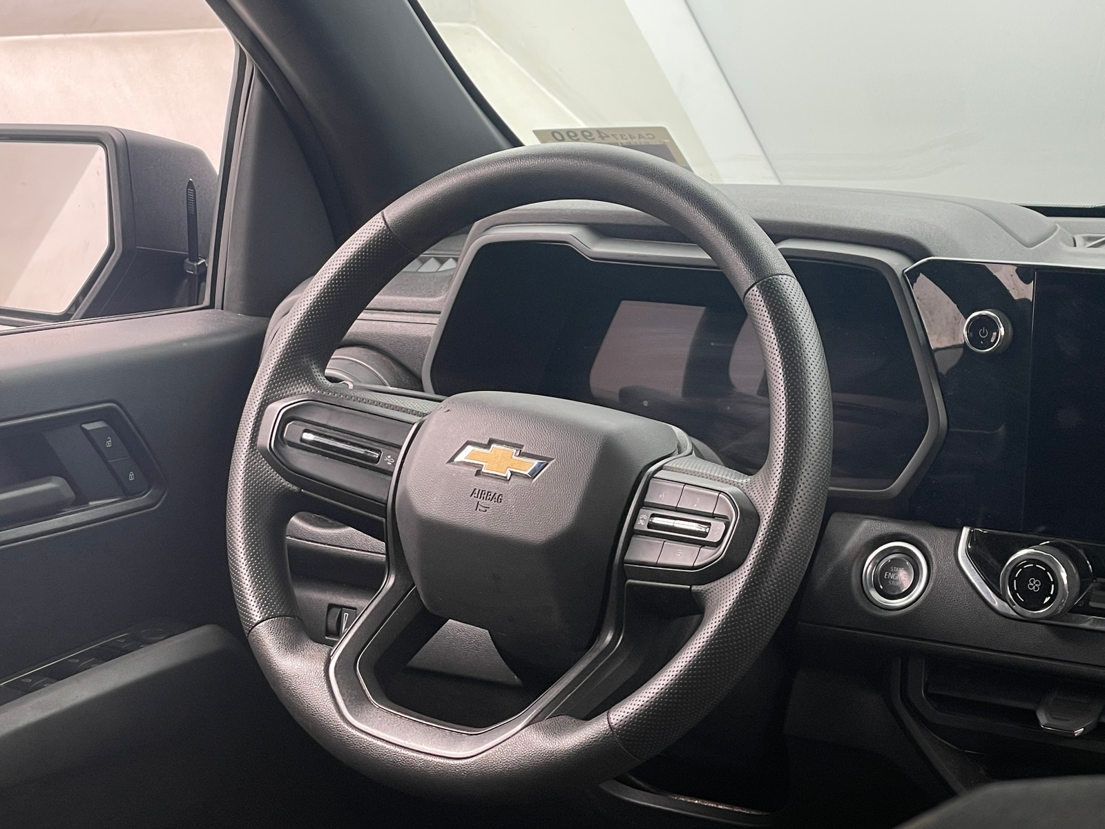 Thumbnail: 2024 Chevrolet Colorado - 5