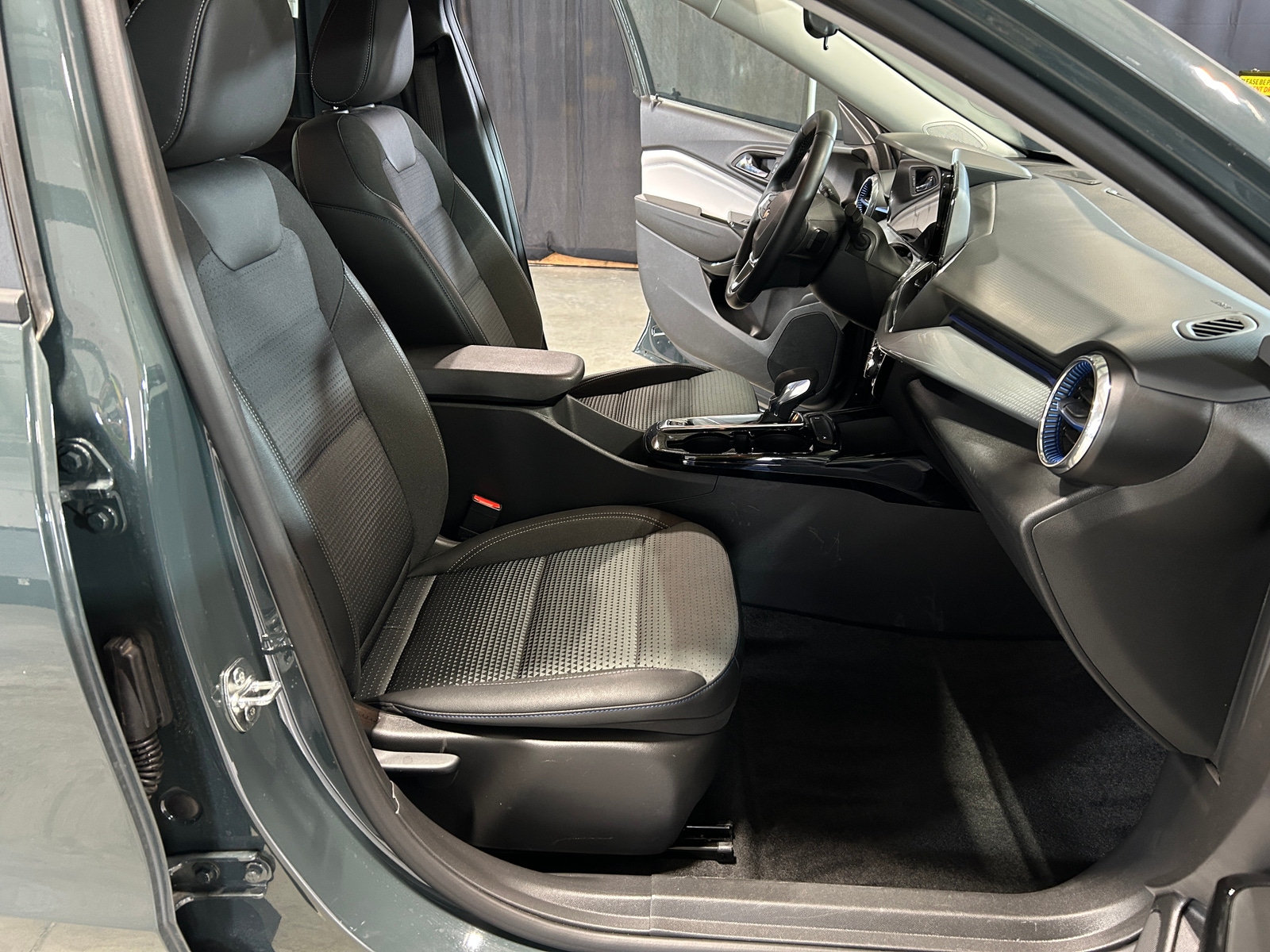 Thumbnail: 2025 Chevrolet Trax - 2