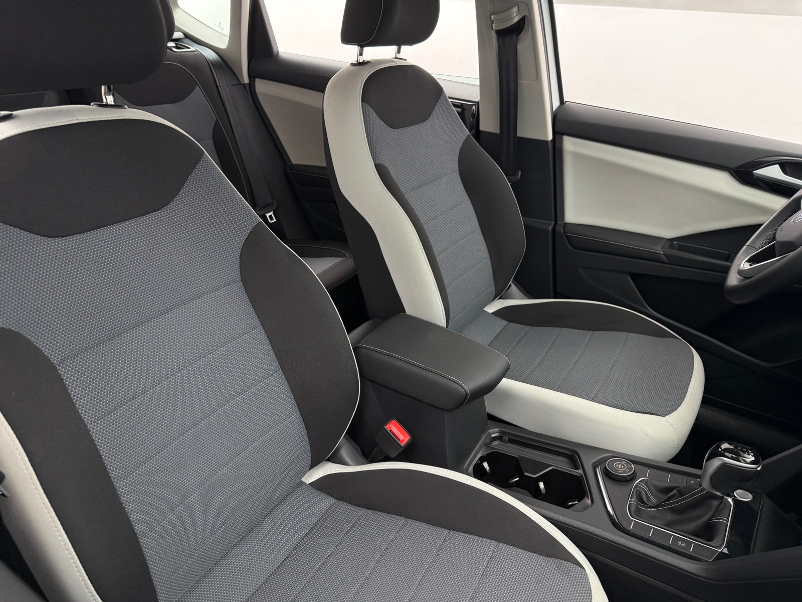 Thumbnail: 2025 Volkswagen Taos - 2