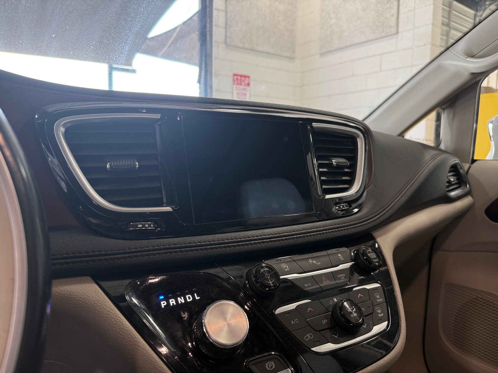 Thumbnail: 2020 Chrysler Pacifica - 3