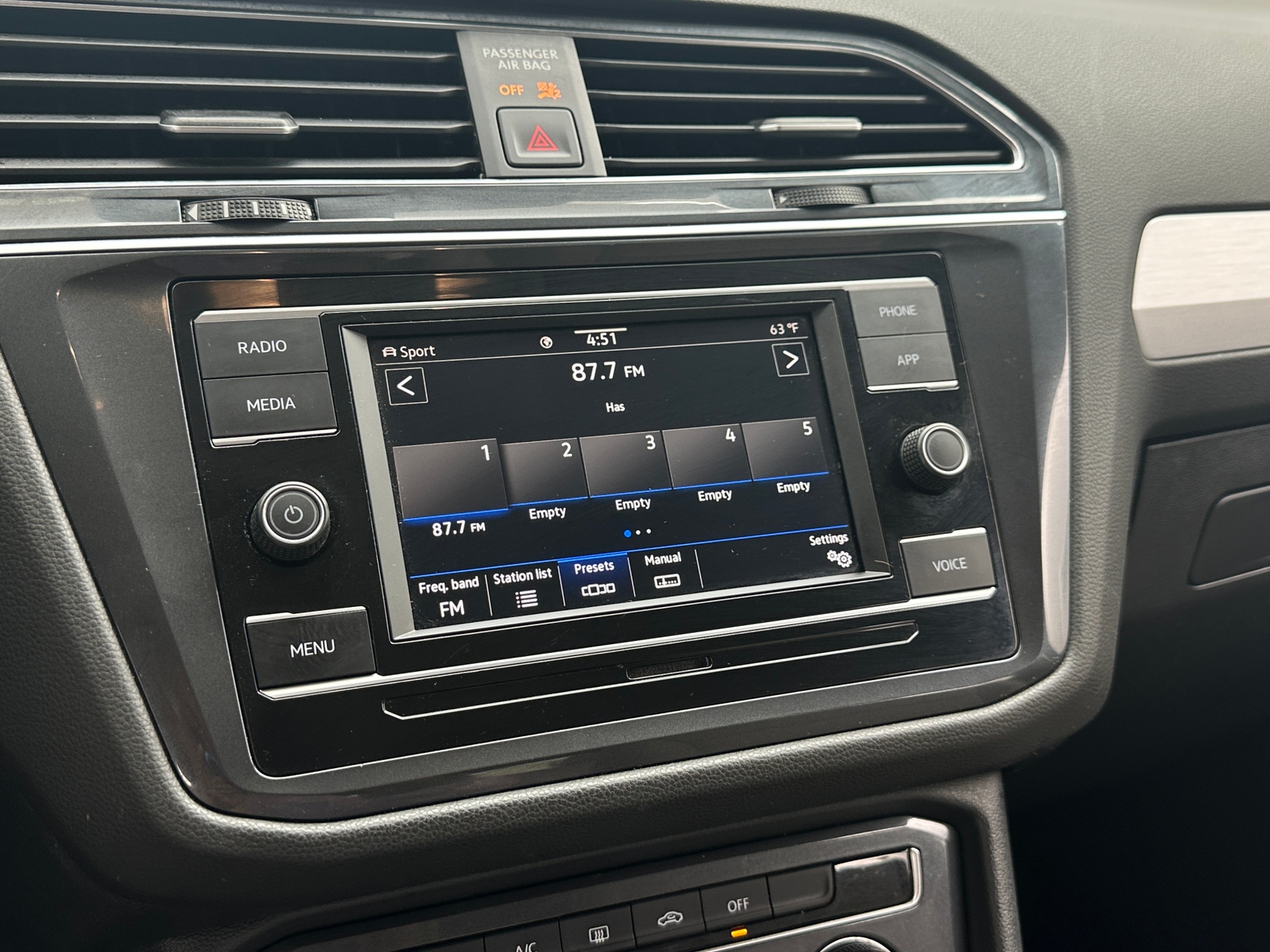 Thumbnail: 2021 Volkswagen Tiguan - 4