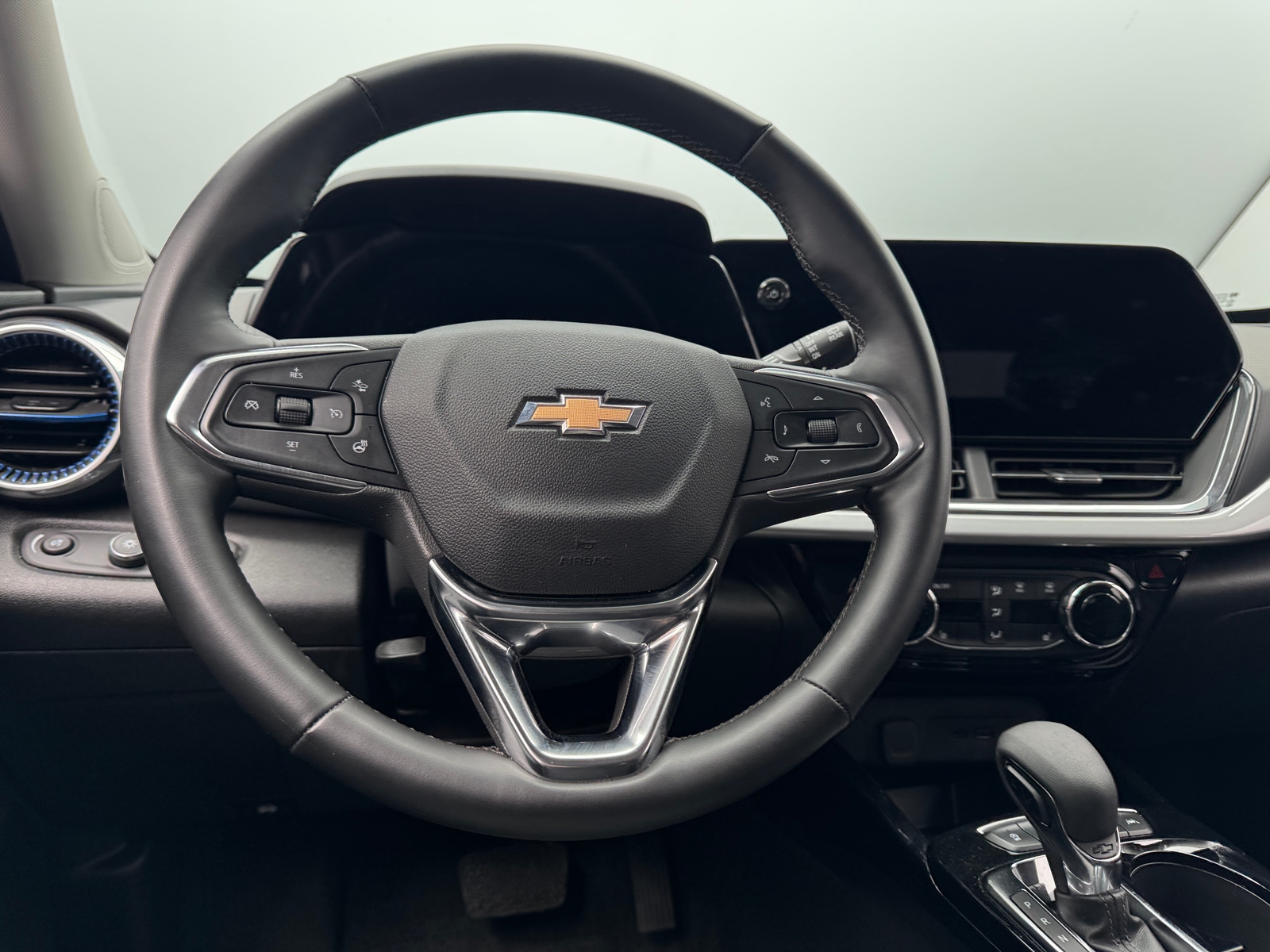 Thumbnail: 2025 Chevrolet Trax - 5