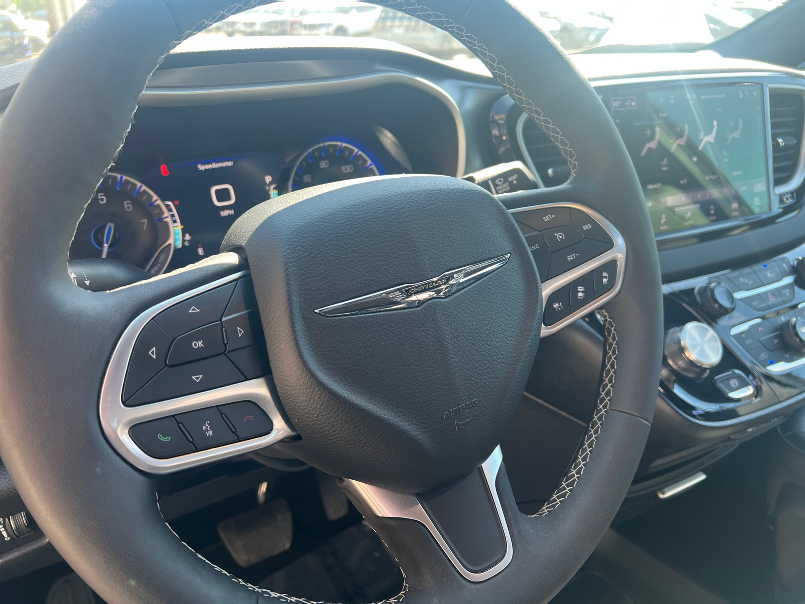 Thumbnail: 2025 Chrysler Pacifica - 4