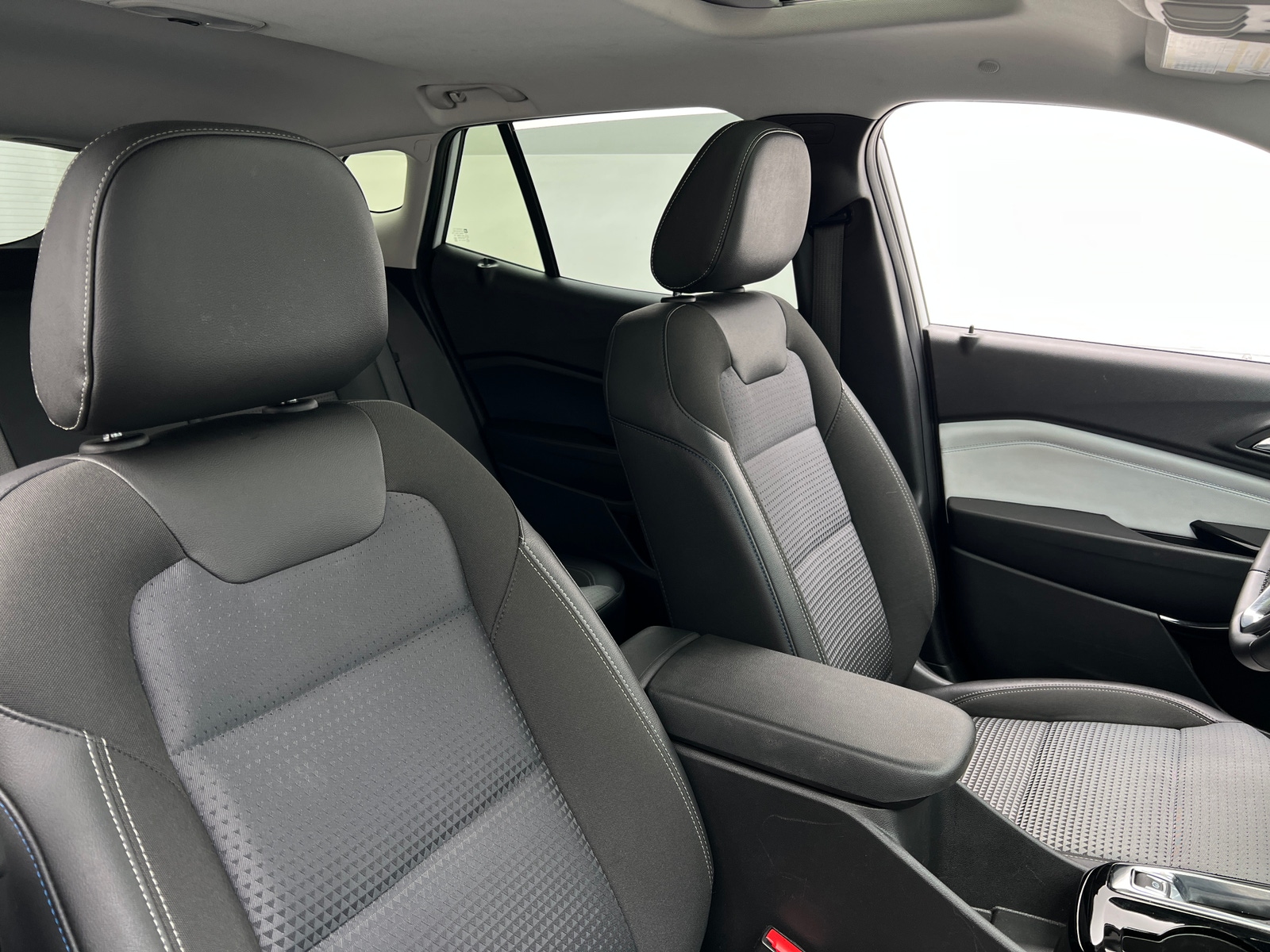 Thumbnail: 2025 Chevrolet Trax - 2