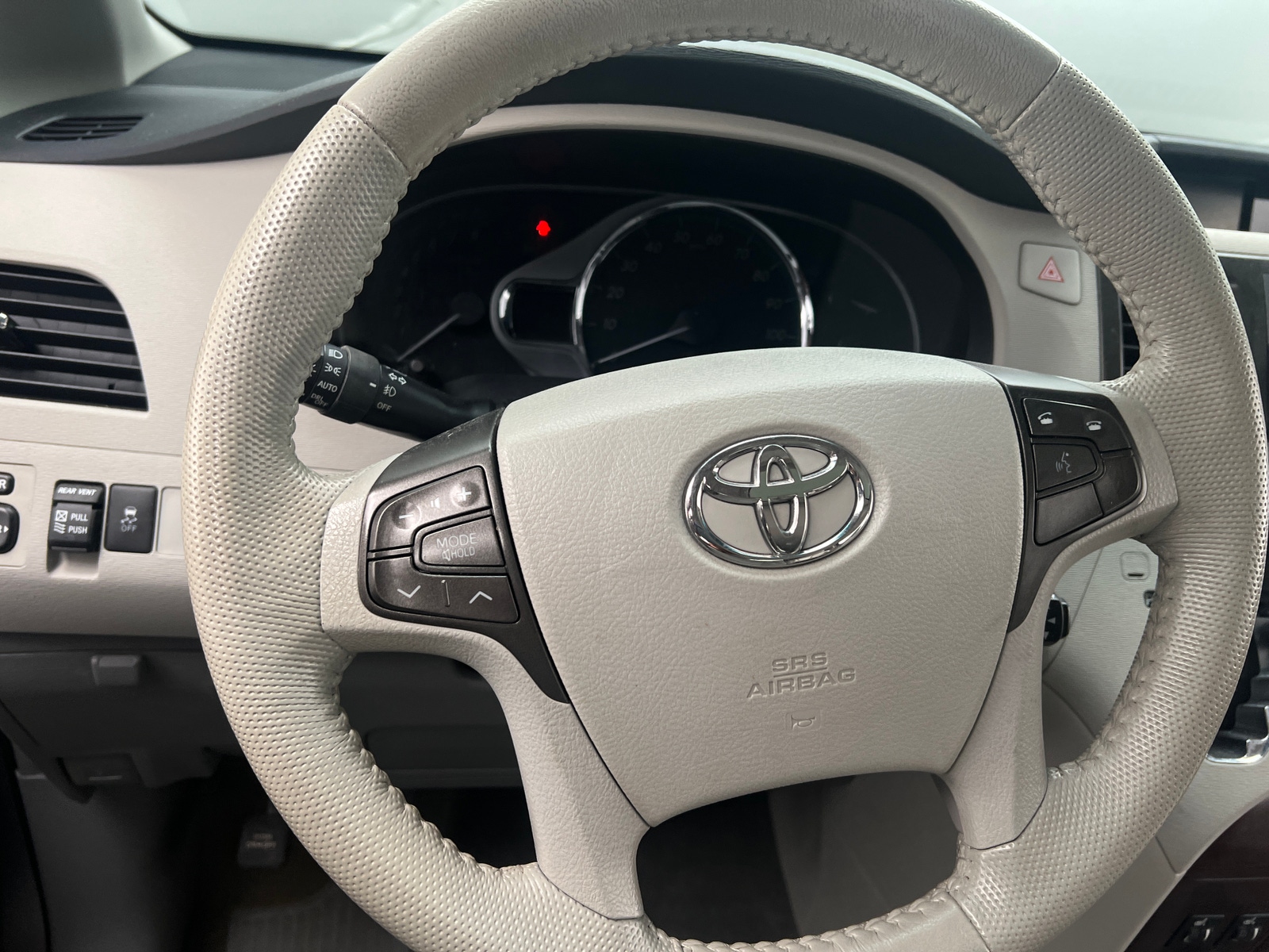 Thumbnail: 2012 Toyota Sienna - 4