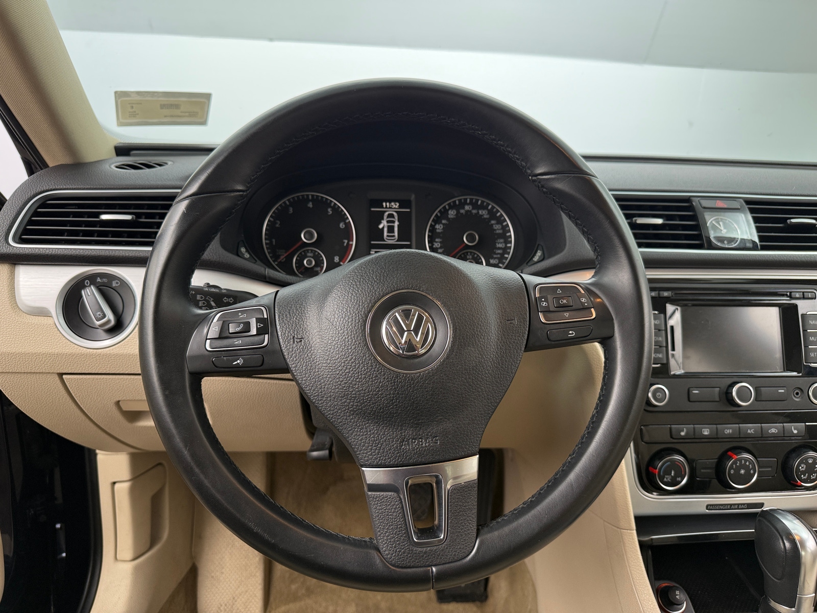 Thumbnail: 2013 Volkswagen Passat - 4