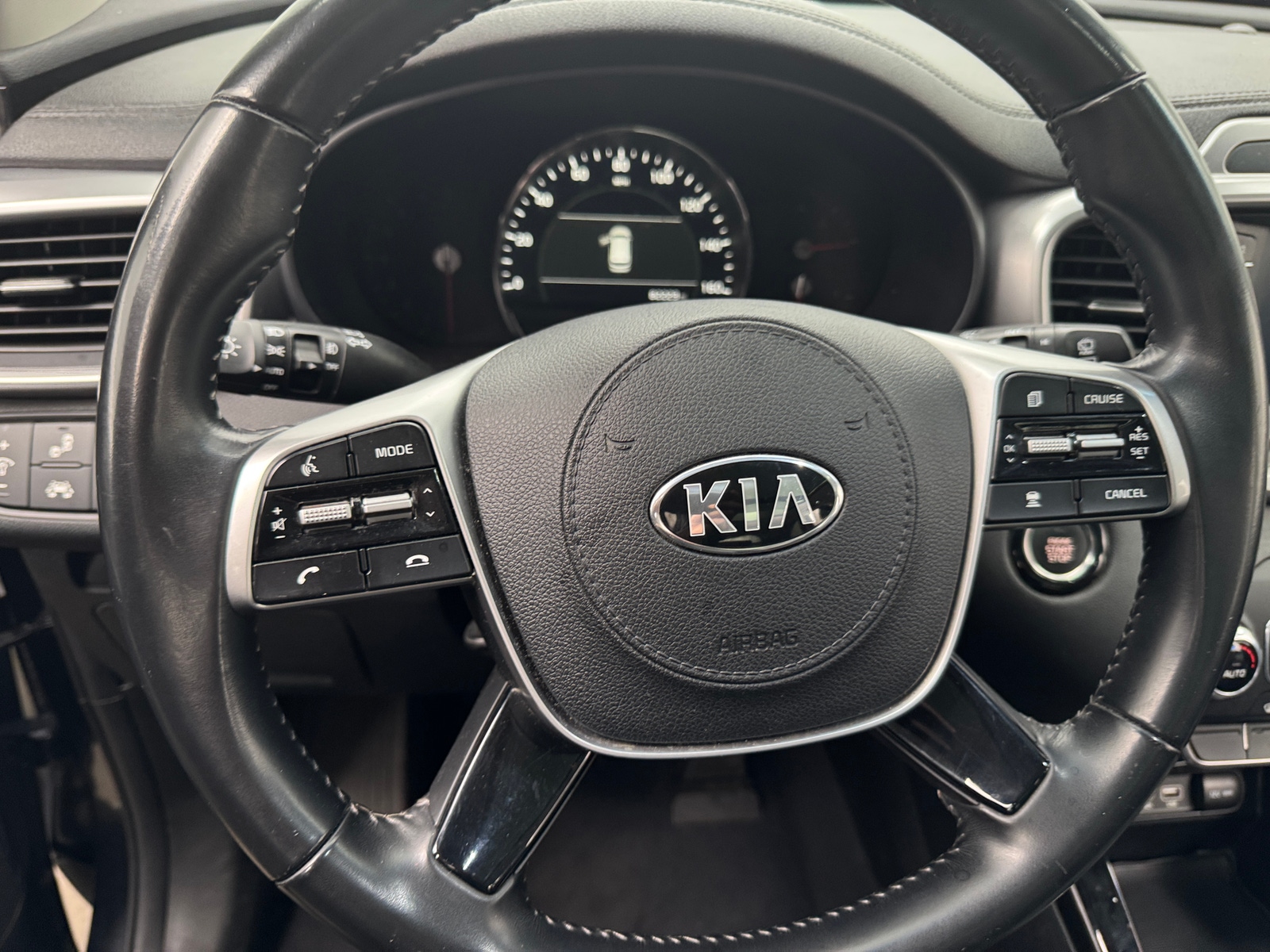 Thumbnail: 2019 Kia Sorento - 4