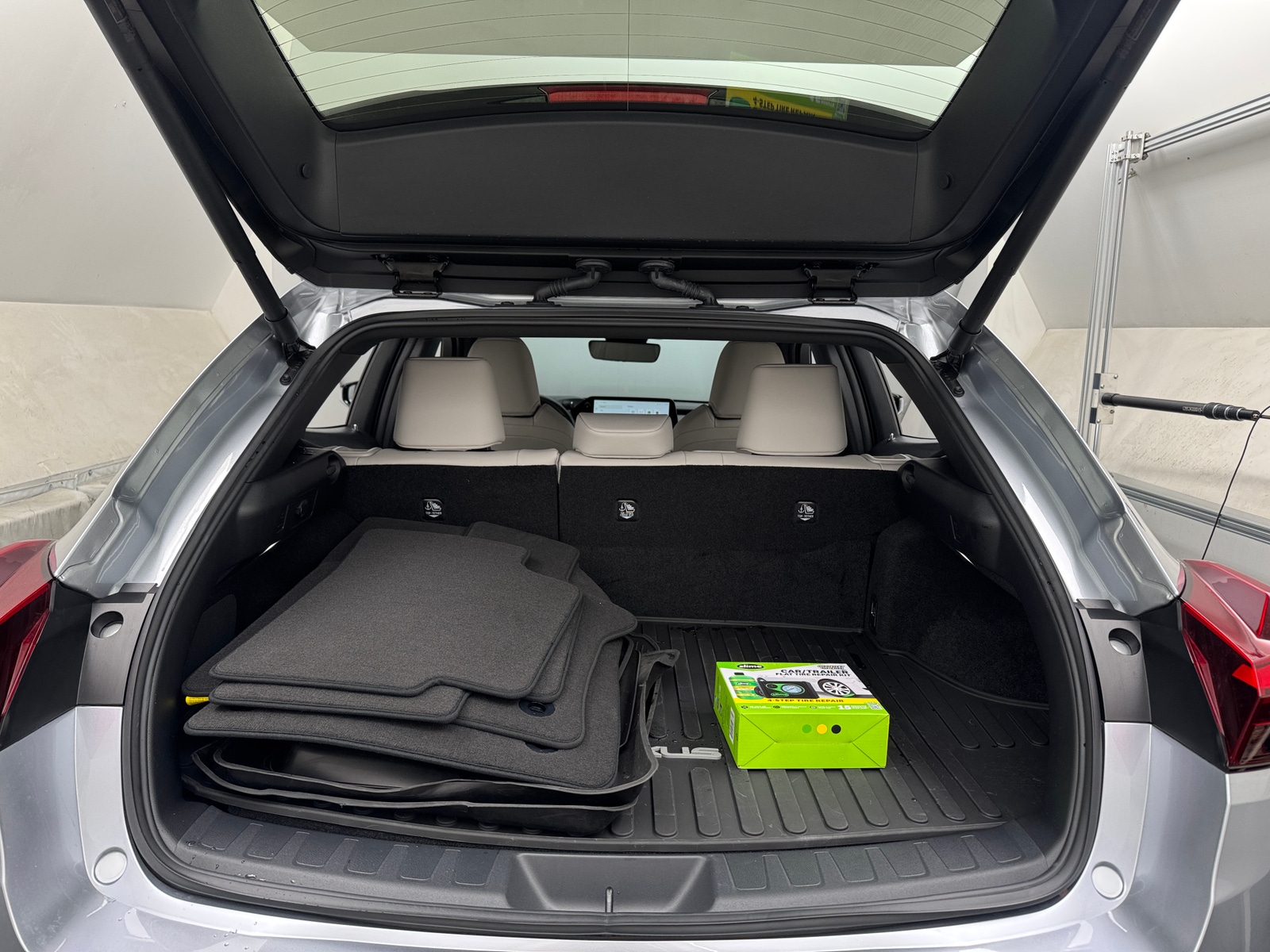 Thumbnail: 2024 Lexus UX - 6