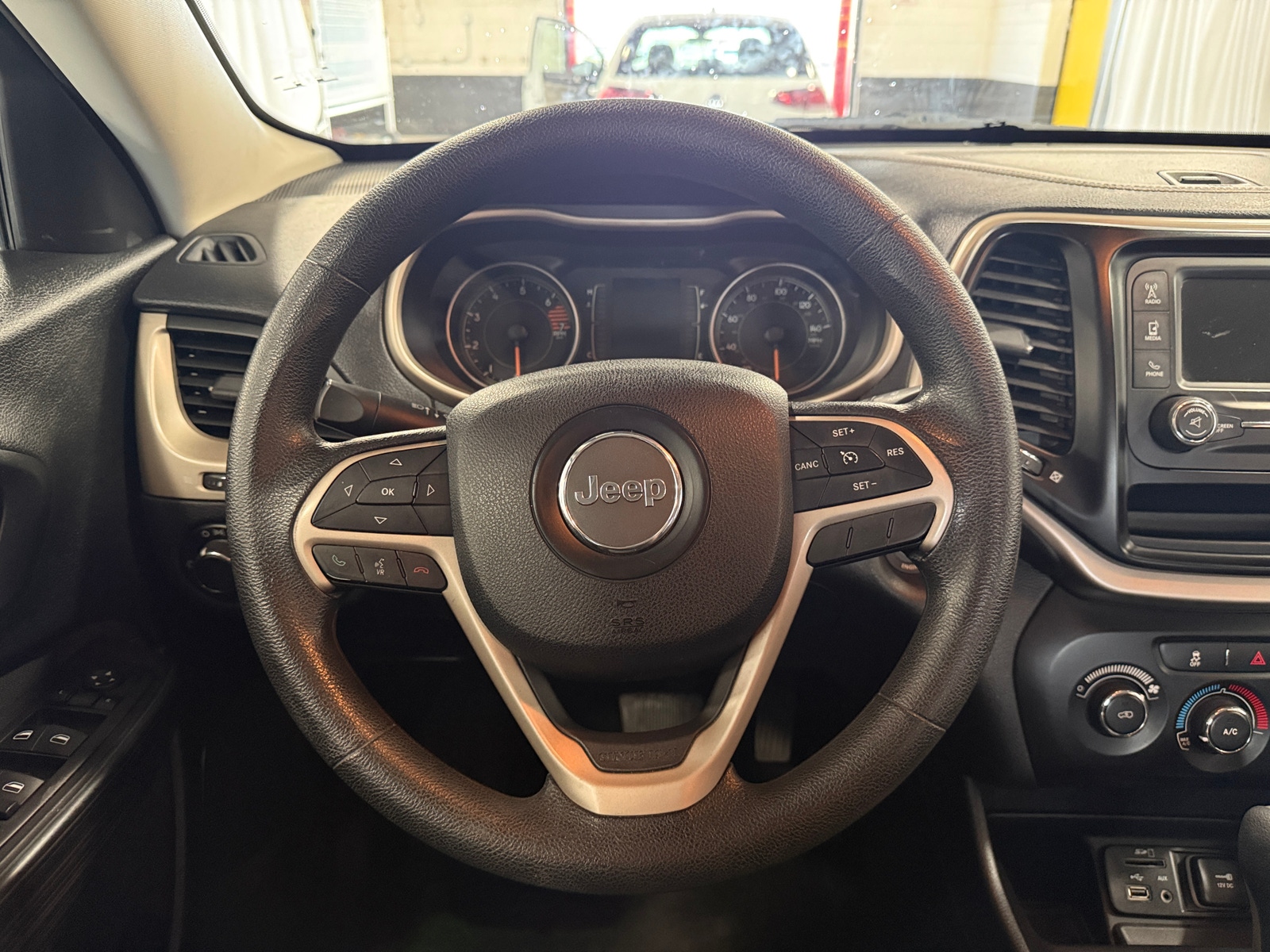 Thumbnail: 2016 Jeep Cherokee - 5
