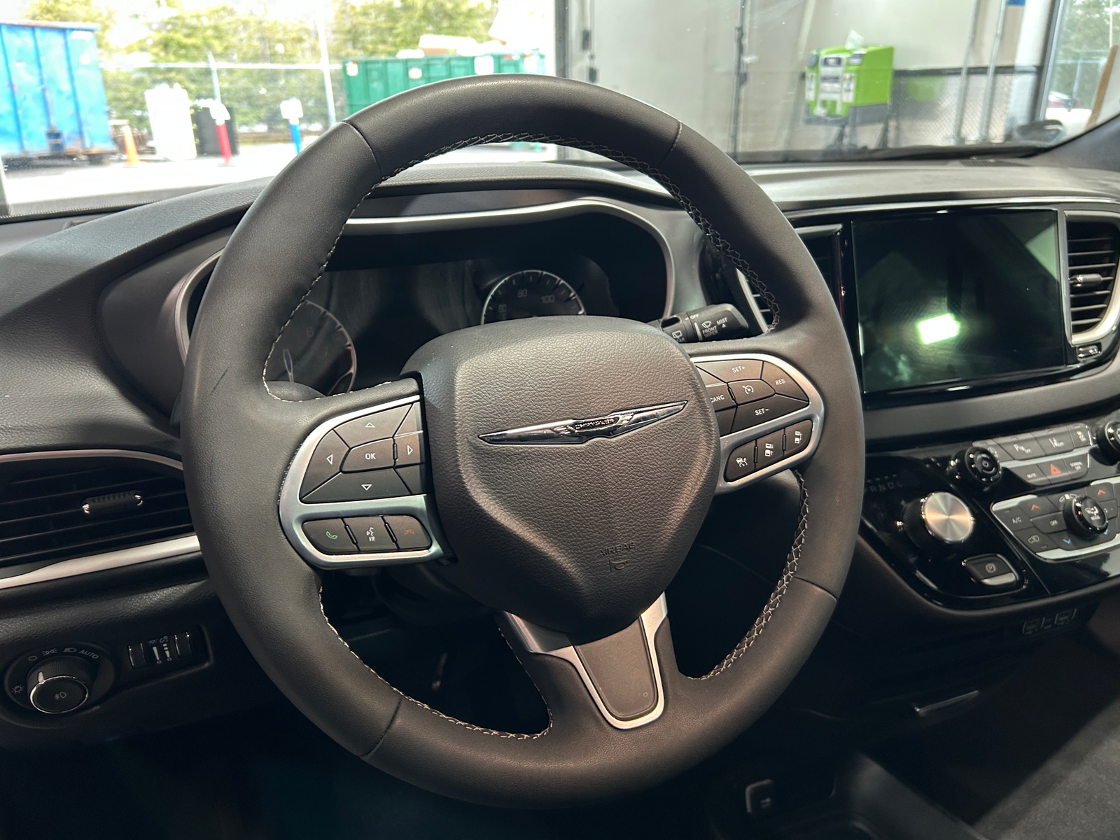 Thumbnail: 2025 Chrysler Pacifica - 4