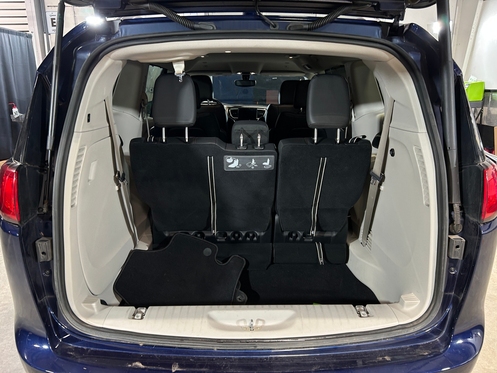 Thumbnail: 2018 Chrysler Pacifica - 6