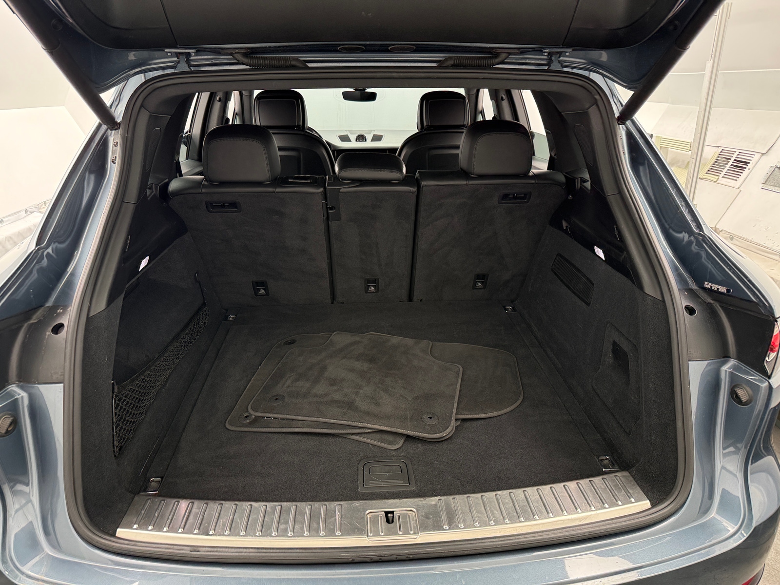 Thumbnail: 2019 Porsche Cayenne - 6