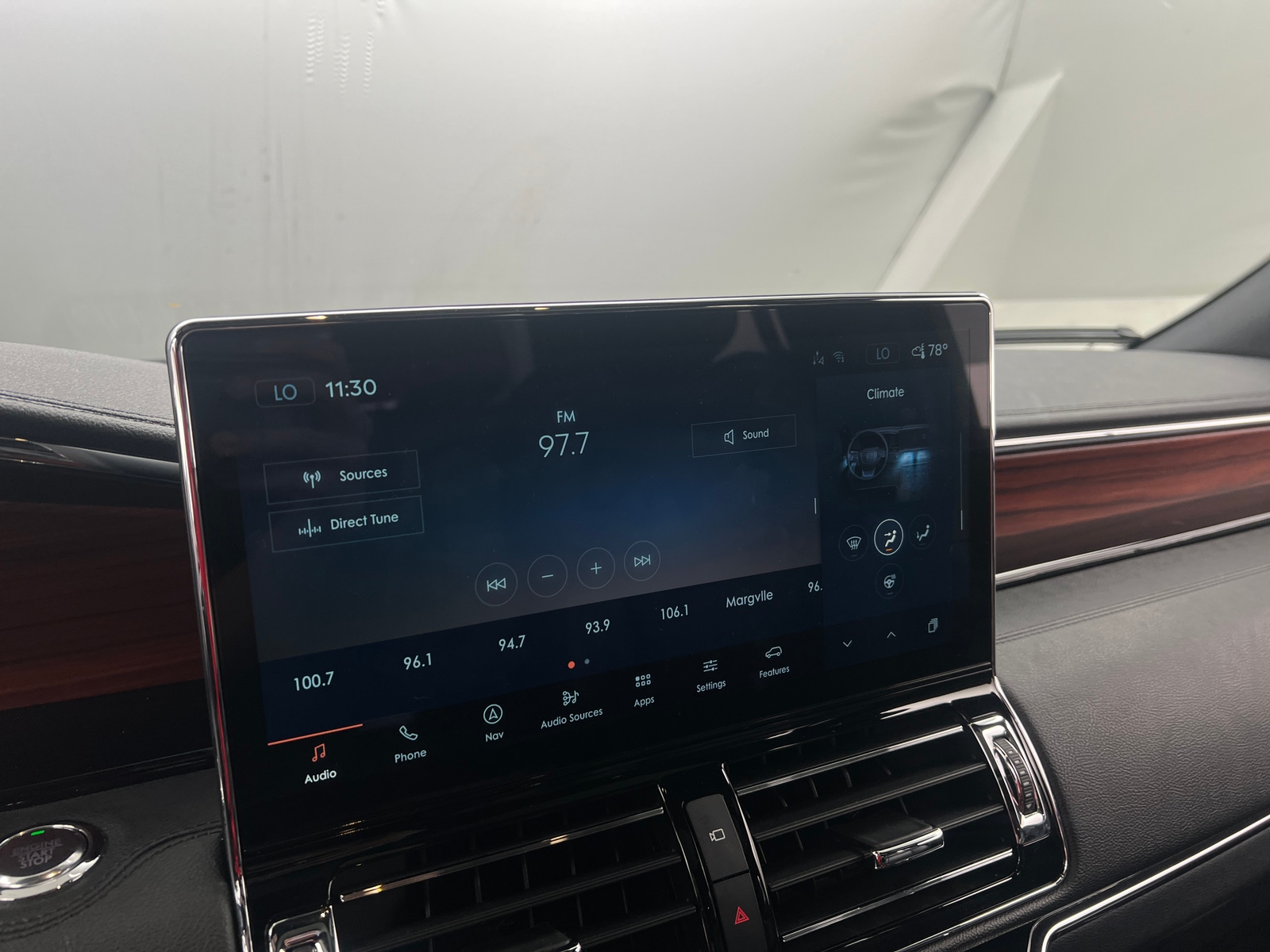 Thumbnail: 2024 Lincoln Navigator L - 3