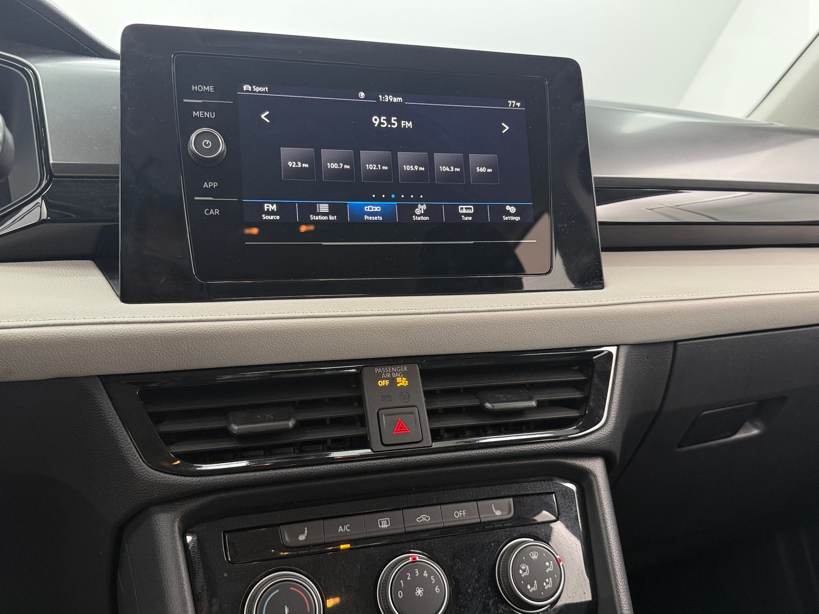 Thumbnail: 2025 Volkswagen Taos - 4