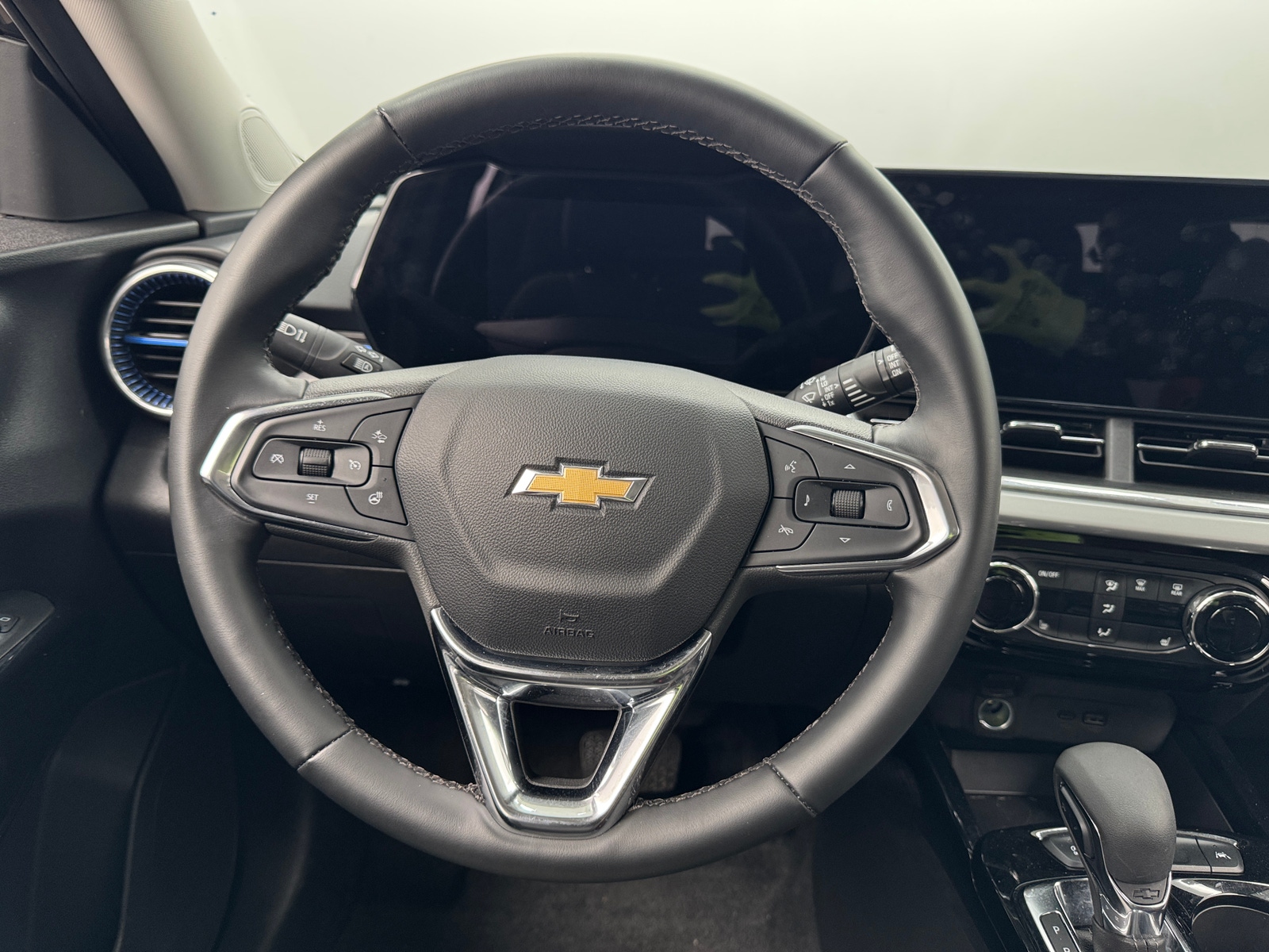 Thumbnail: 2025 Chevrolet Trax - 5