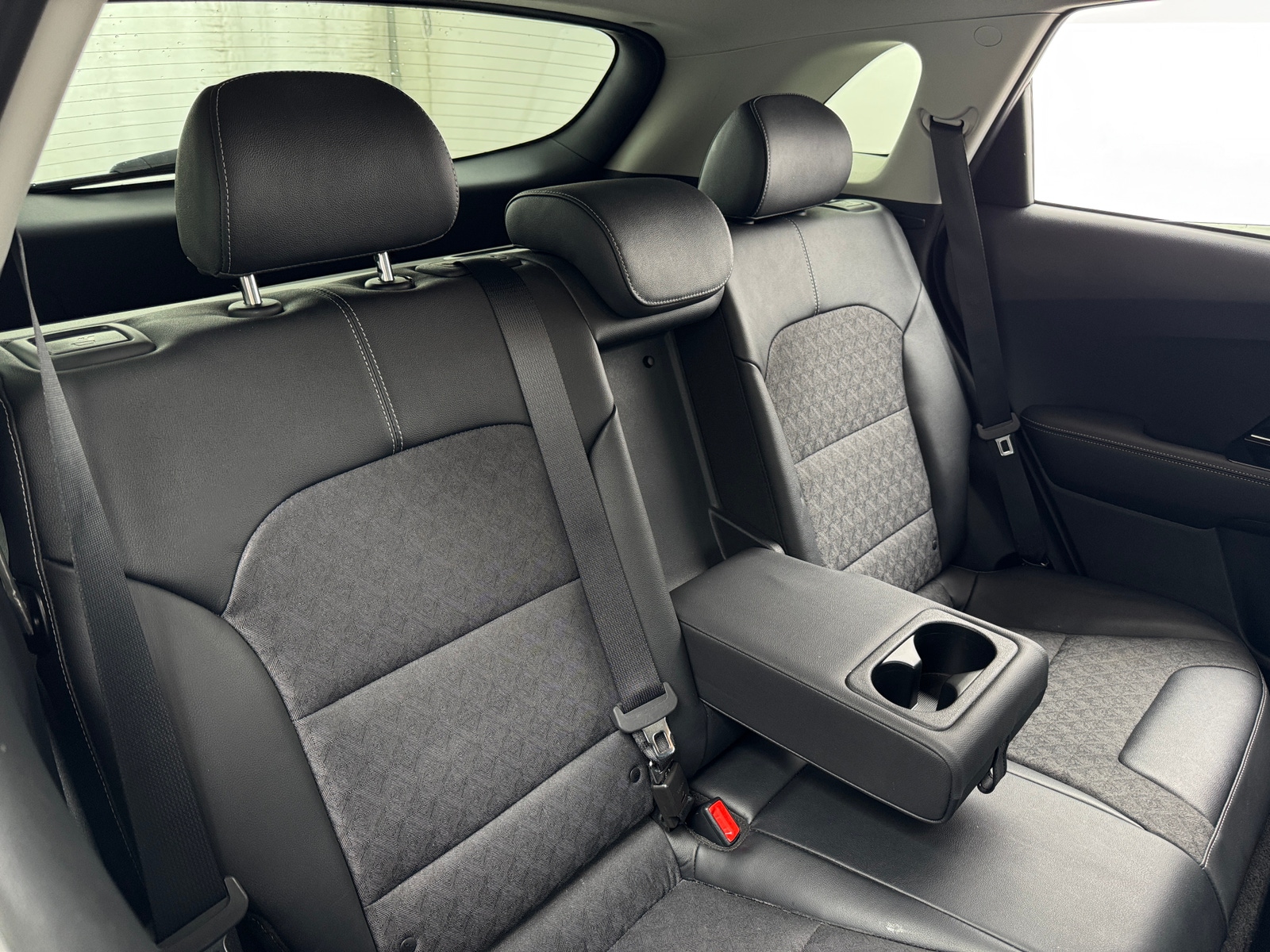 Thumbnail: 2022 Kia Niro - 5