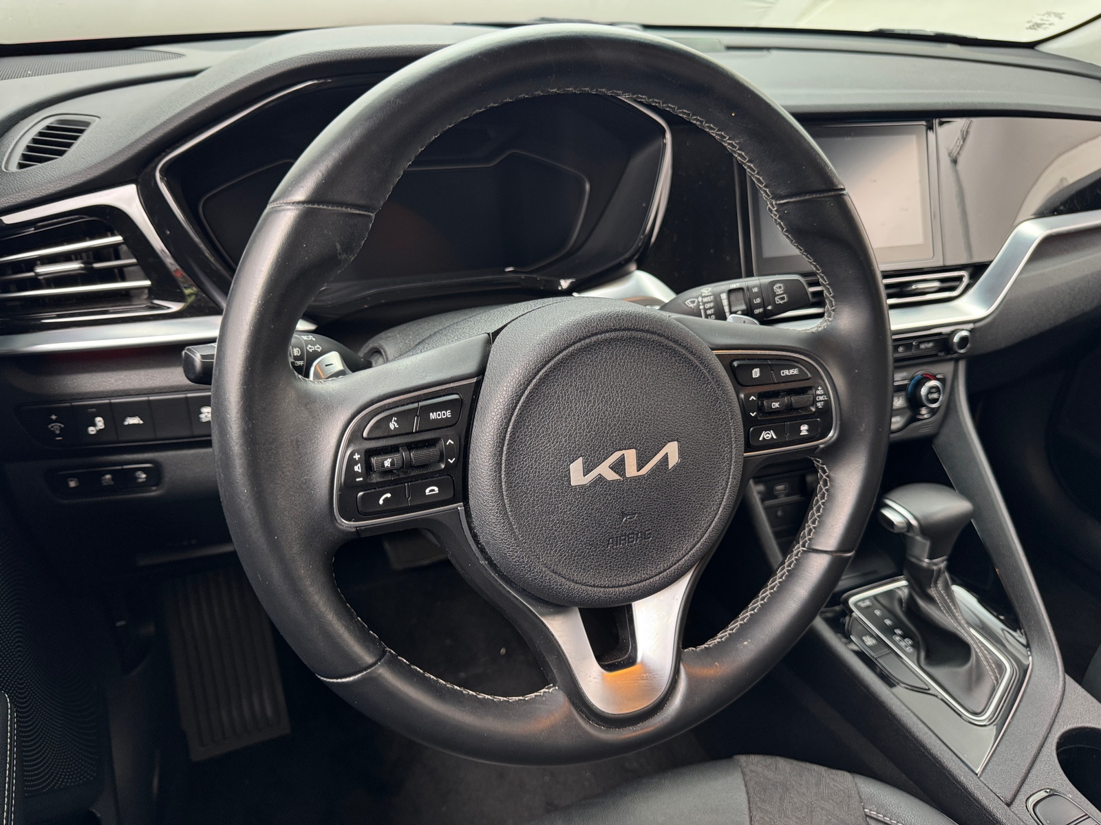 Thumbnail: 2022 Kia Niro - 4