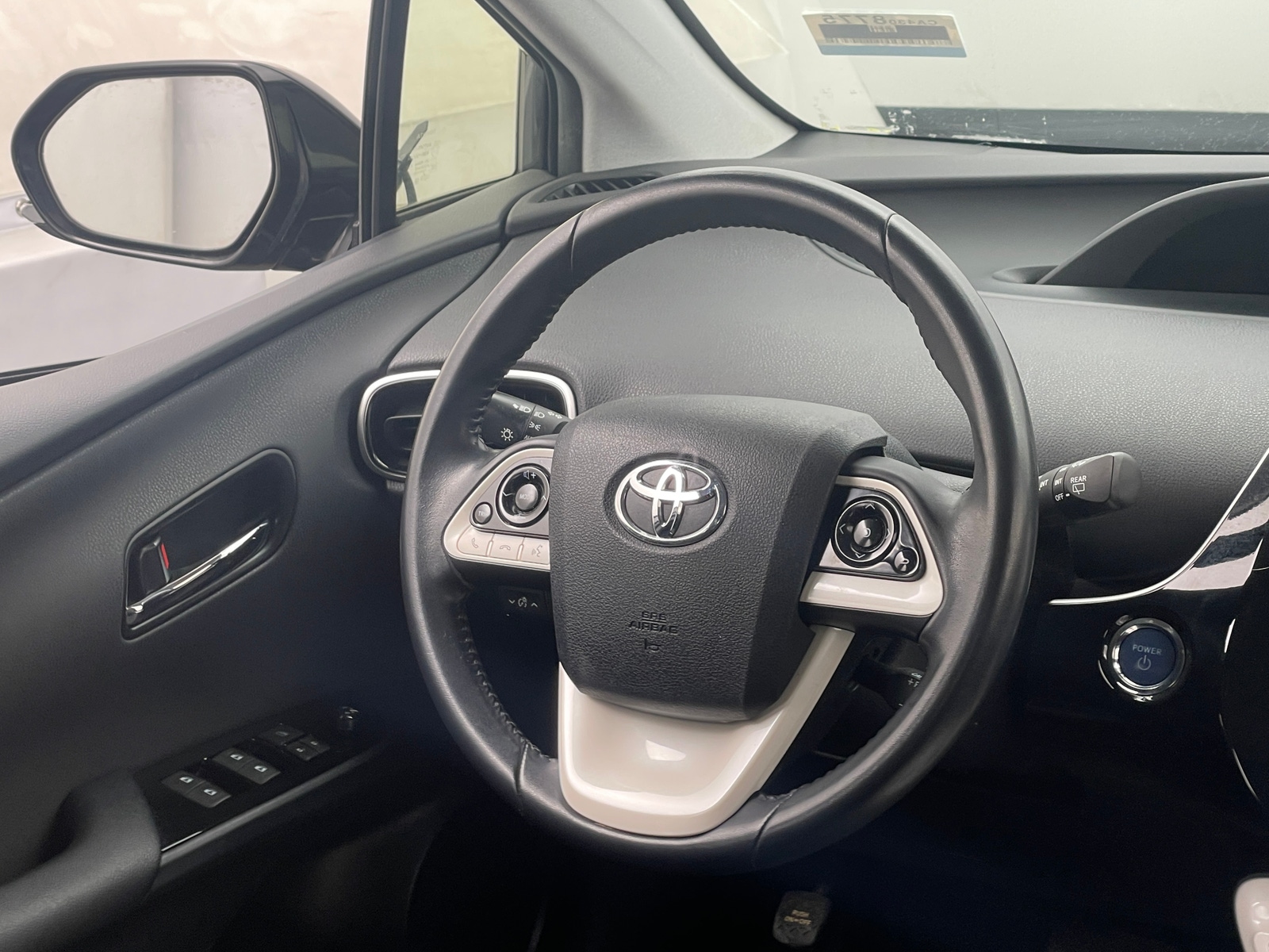 Thumbnail: 2016 Toyota Prius - 5