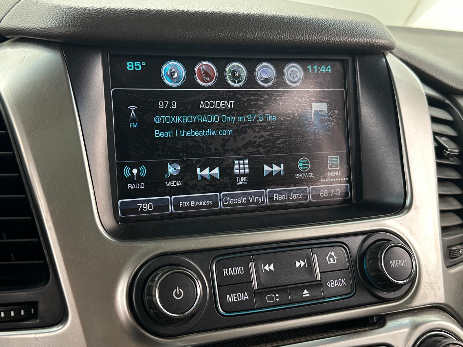 Thumbnail: 2018 Chevrolet Suburban - 3