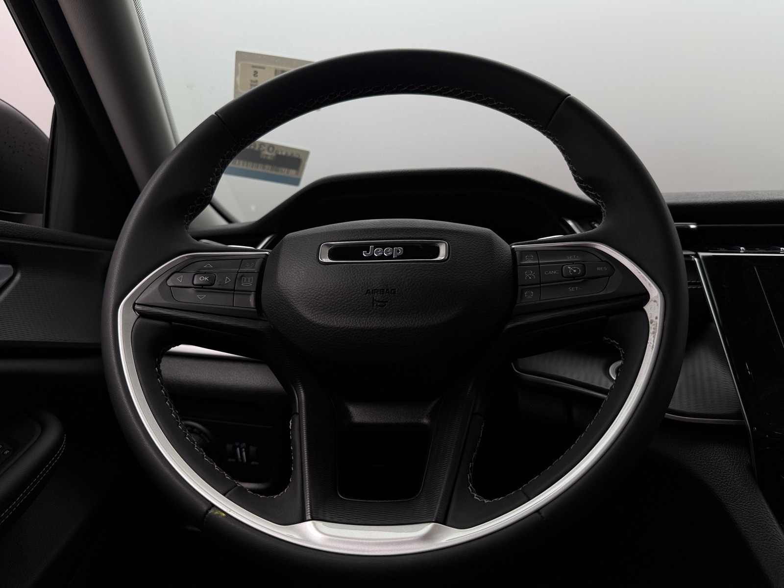 Thumbnail: 2023 Jeep Grand Cherokee - 5