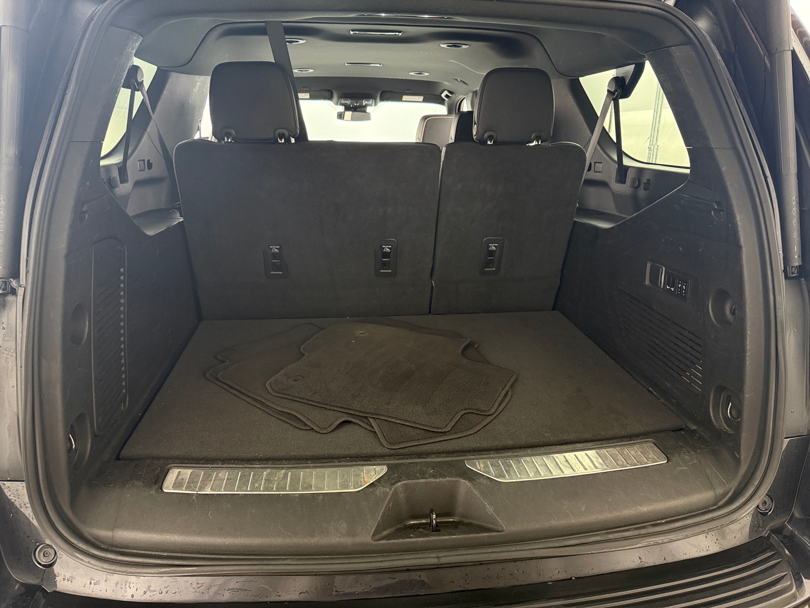 Thumbnail: 2023 Chevrolet Suburban - 6