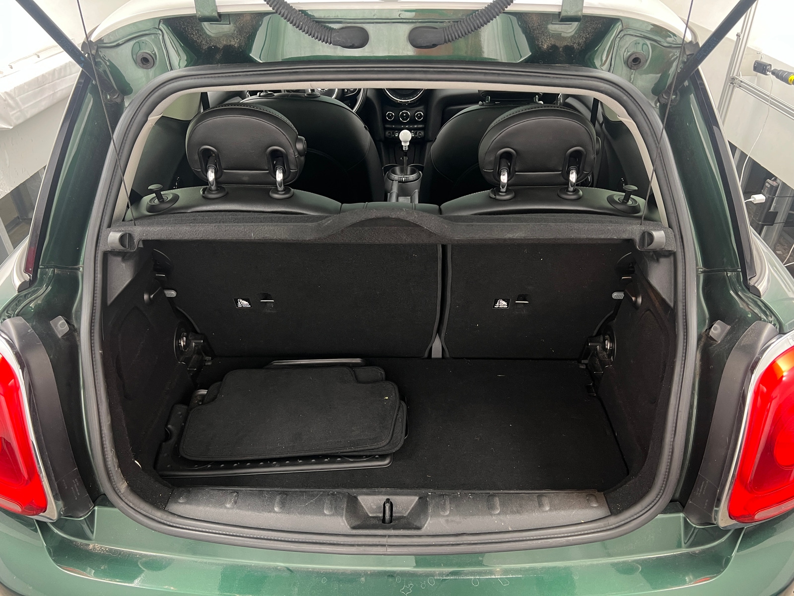 Thumbnail: 2015 MINI Cooper Hardtop - 6