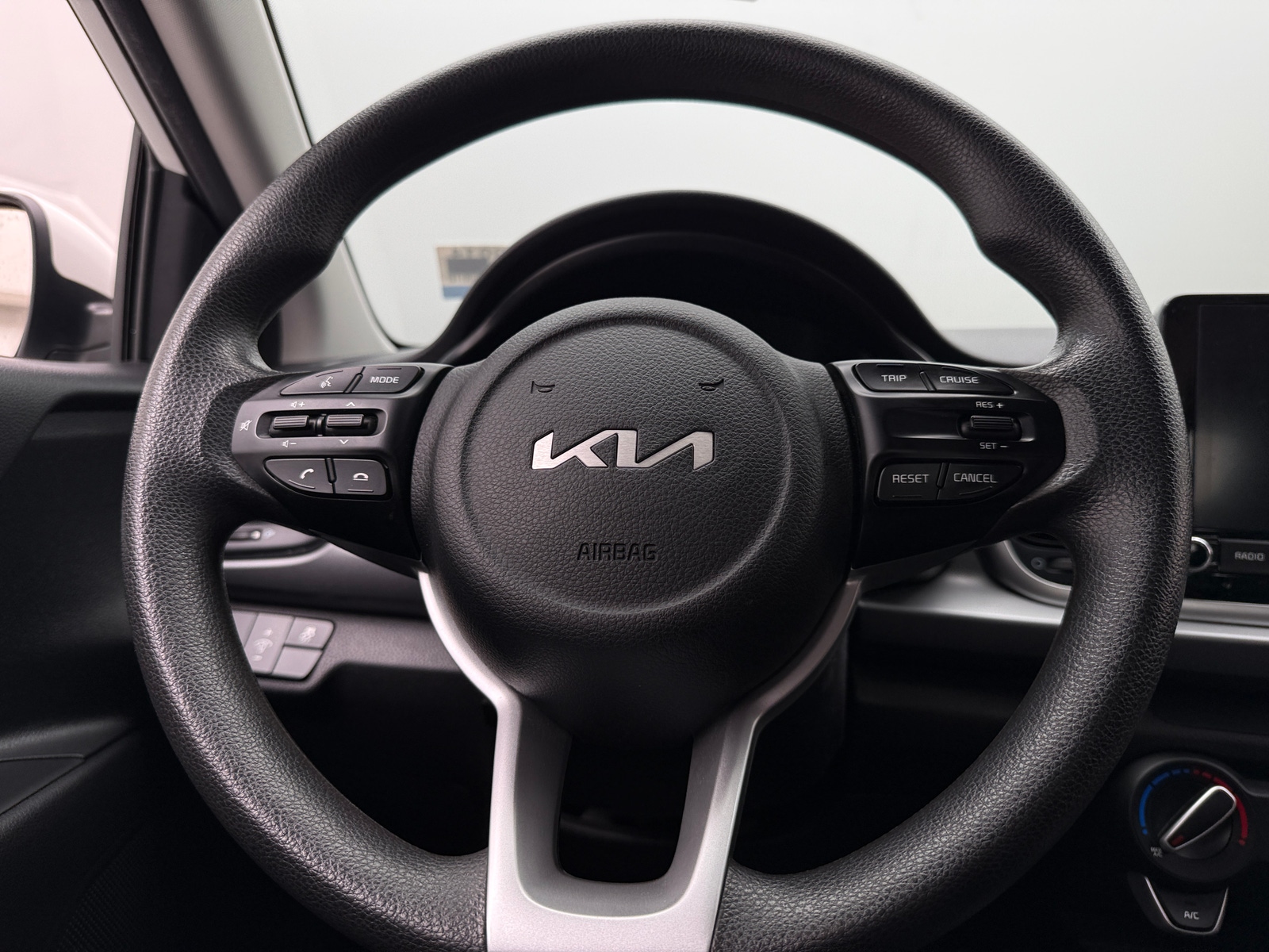 Thumbnail: 2023 Kia Rio - 5