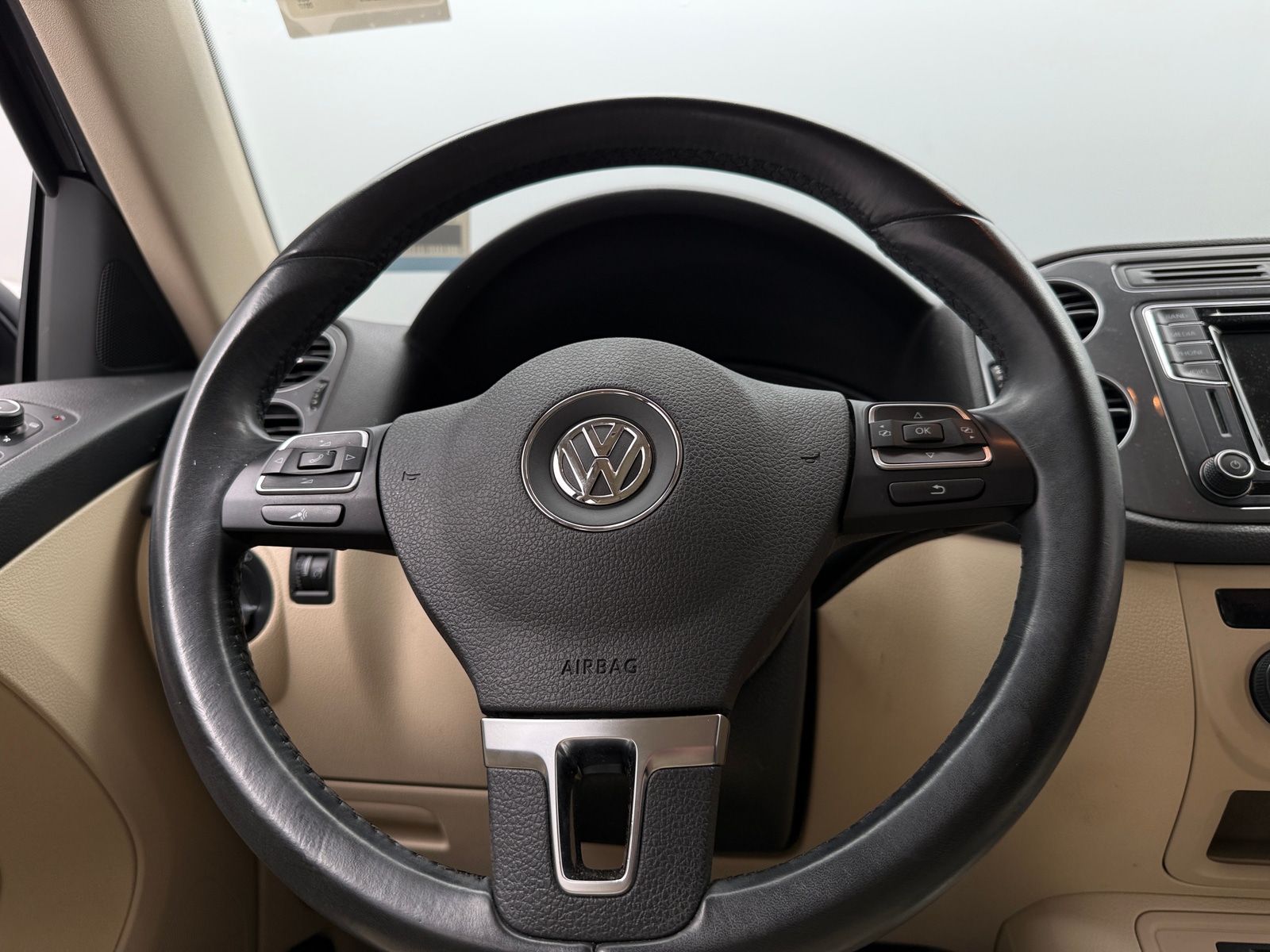 Thumbnail: 2017 Volkswagen Tiguan - 4