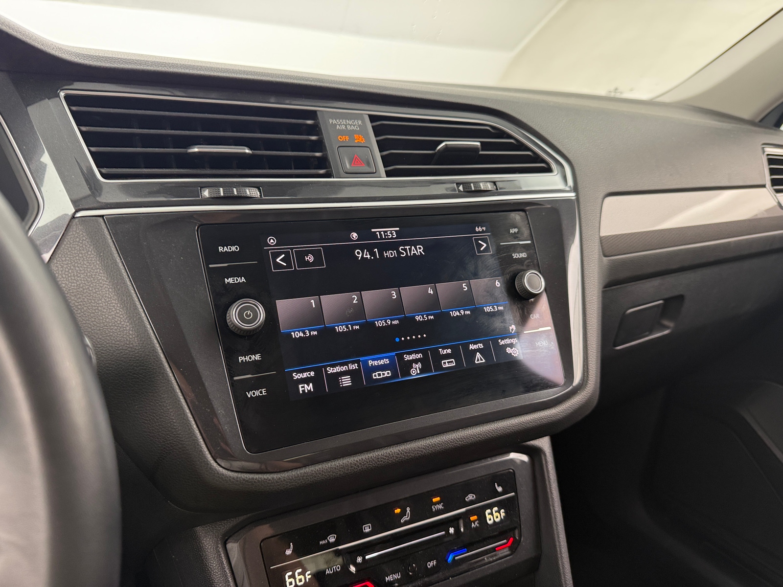 Thumbnail: 2024 Volkswagen Tiguan - 3