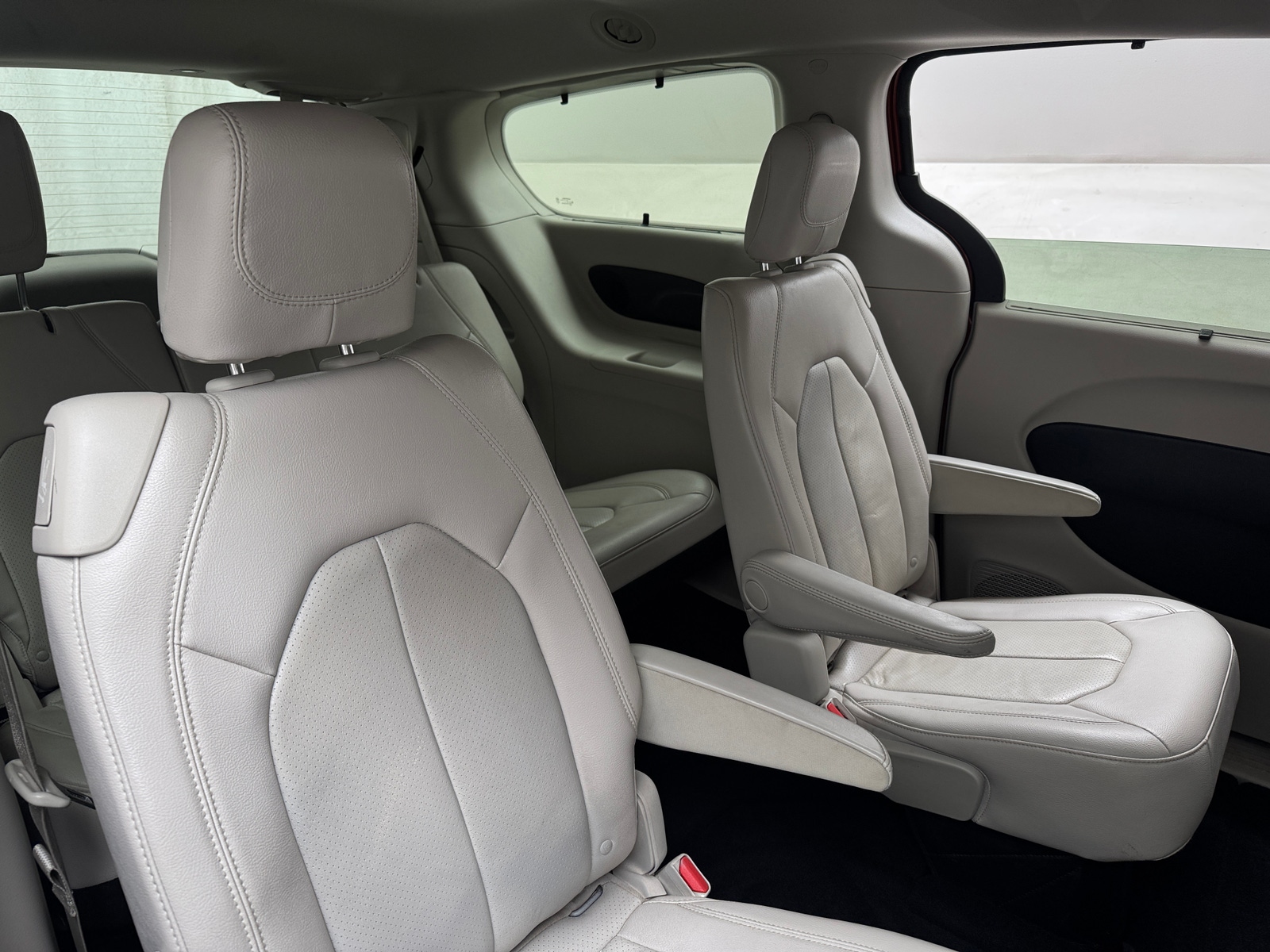 Thumbnail: 2018 Chrysler Pacifica - 5