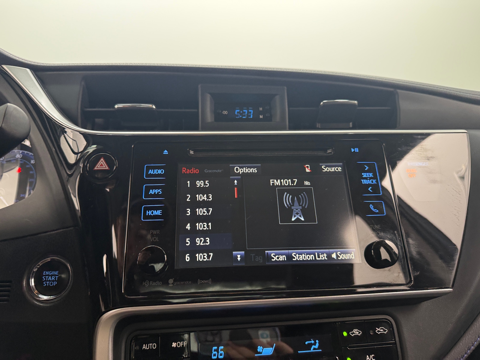 Thumbnail: 2018 Toyota Corolla - 4