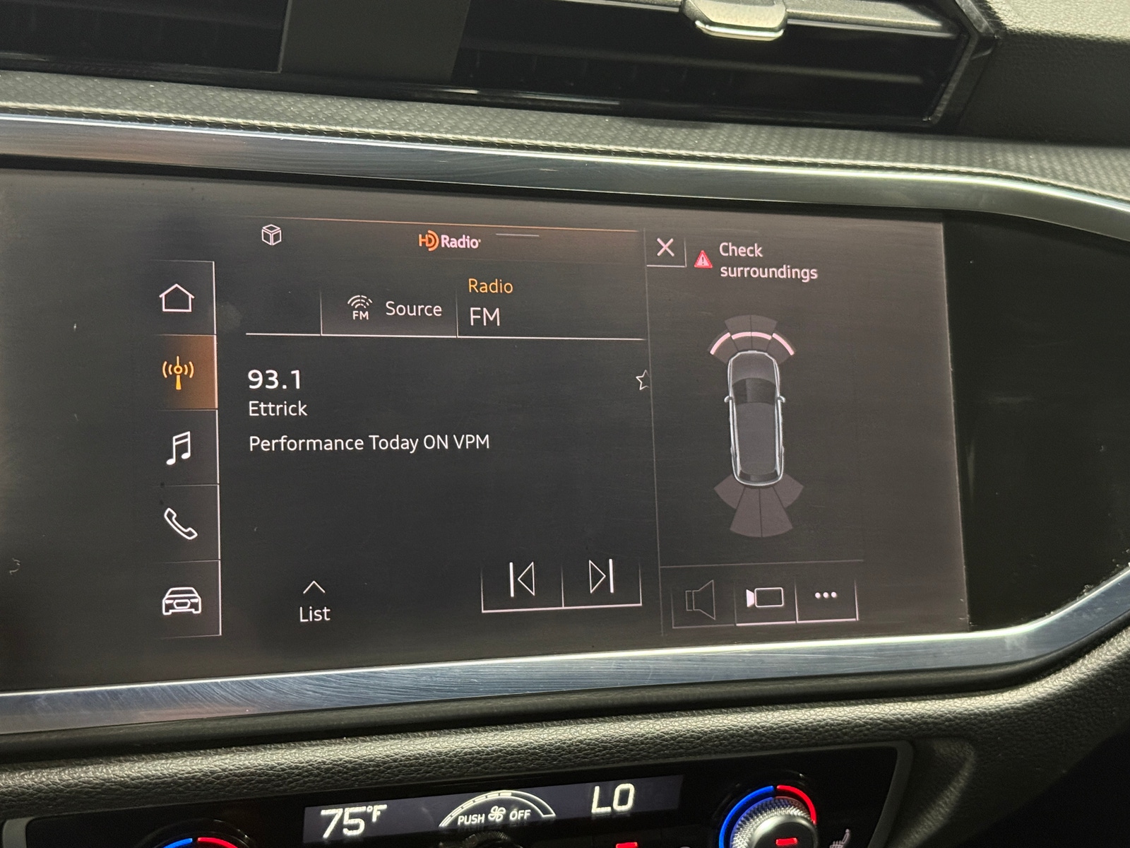 Thumbnail: 2022 Audi Q3 - 3