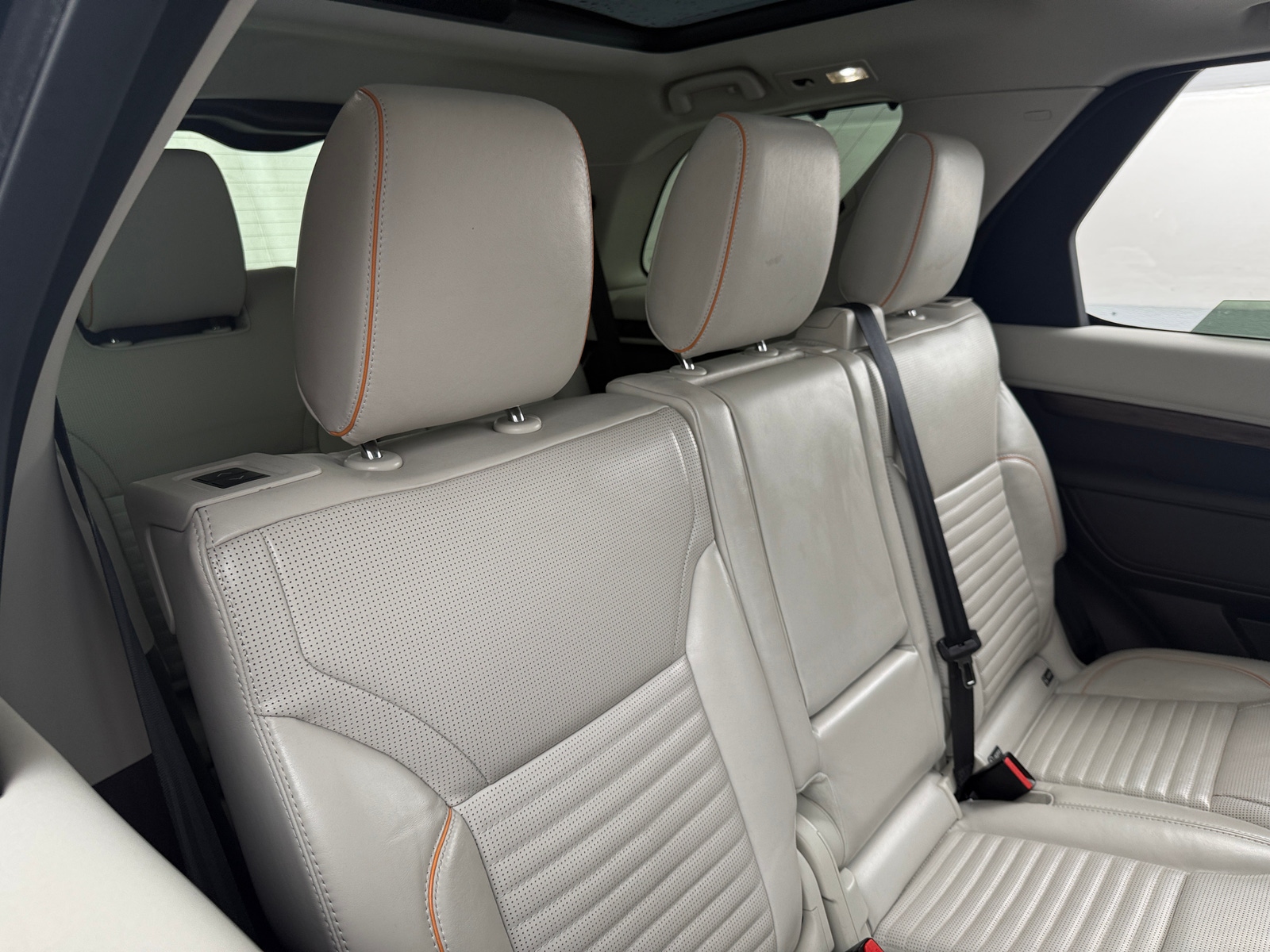 Thumbnail: 2018 Land Rover Discovery - 5