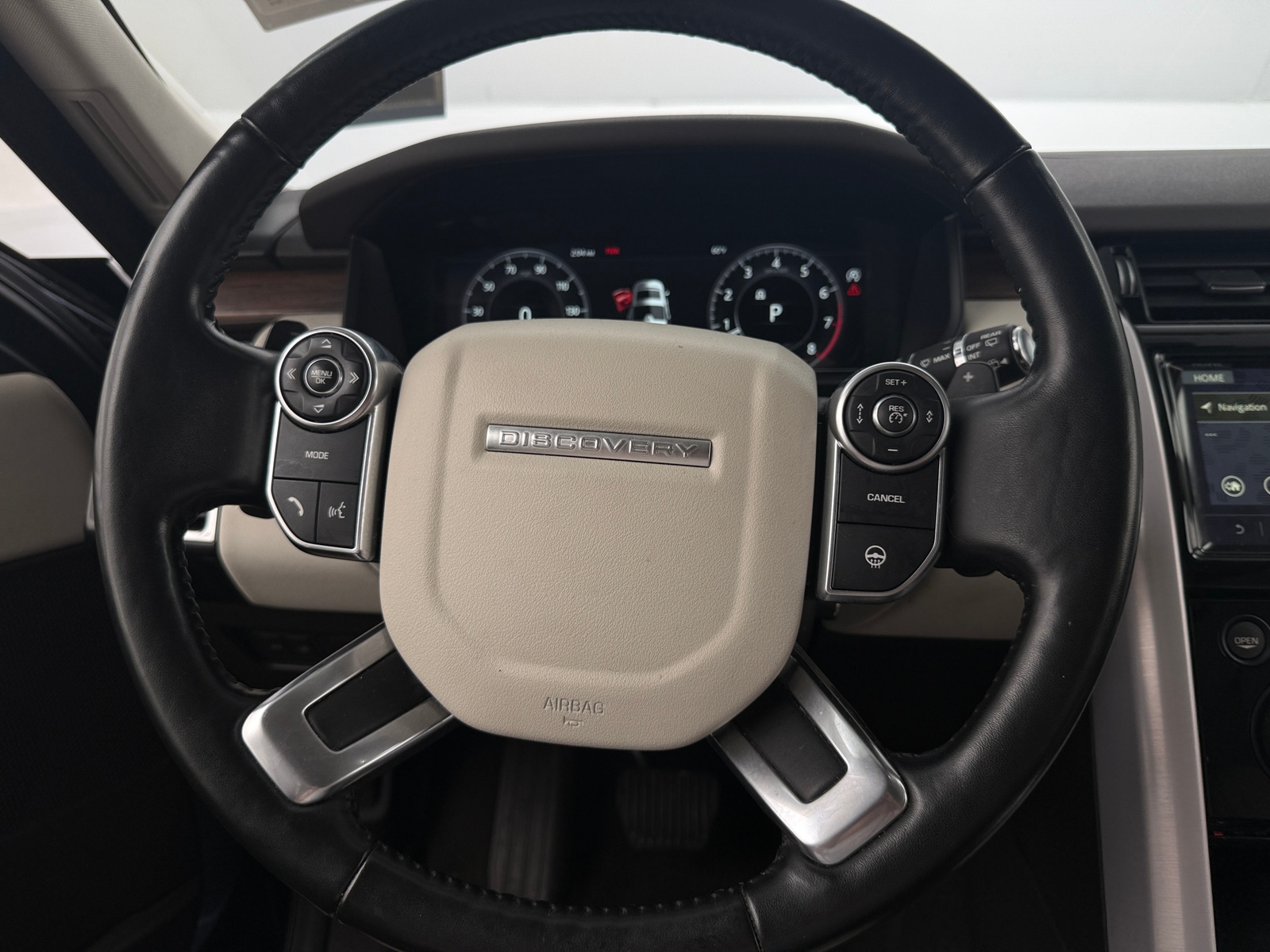 Thumbnail: 2018 Land Rover Discovery - 4